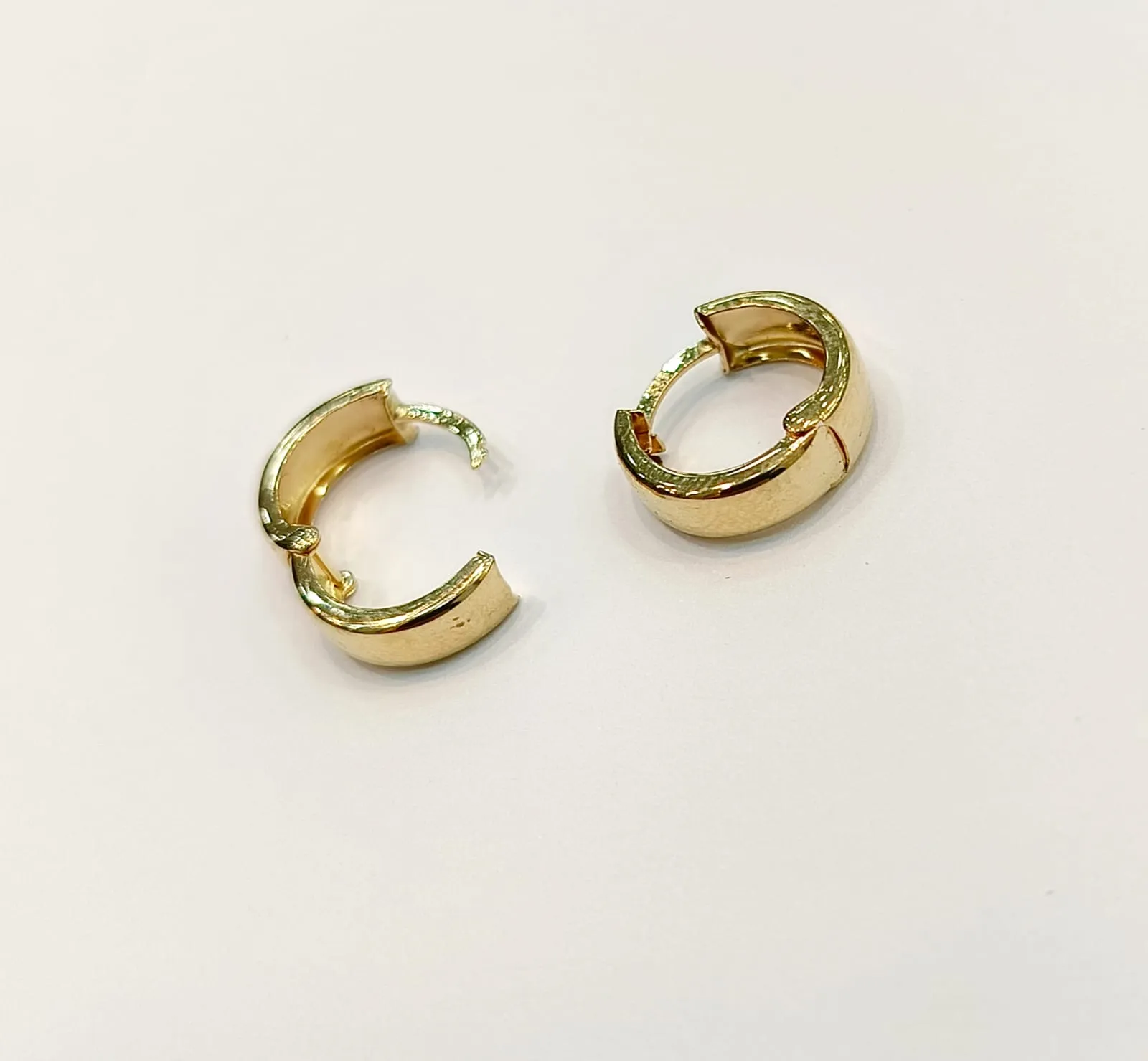 Favori Marka Halka Küpe