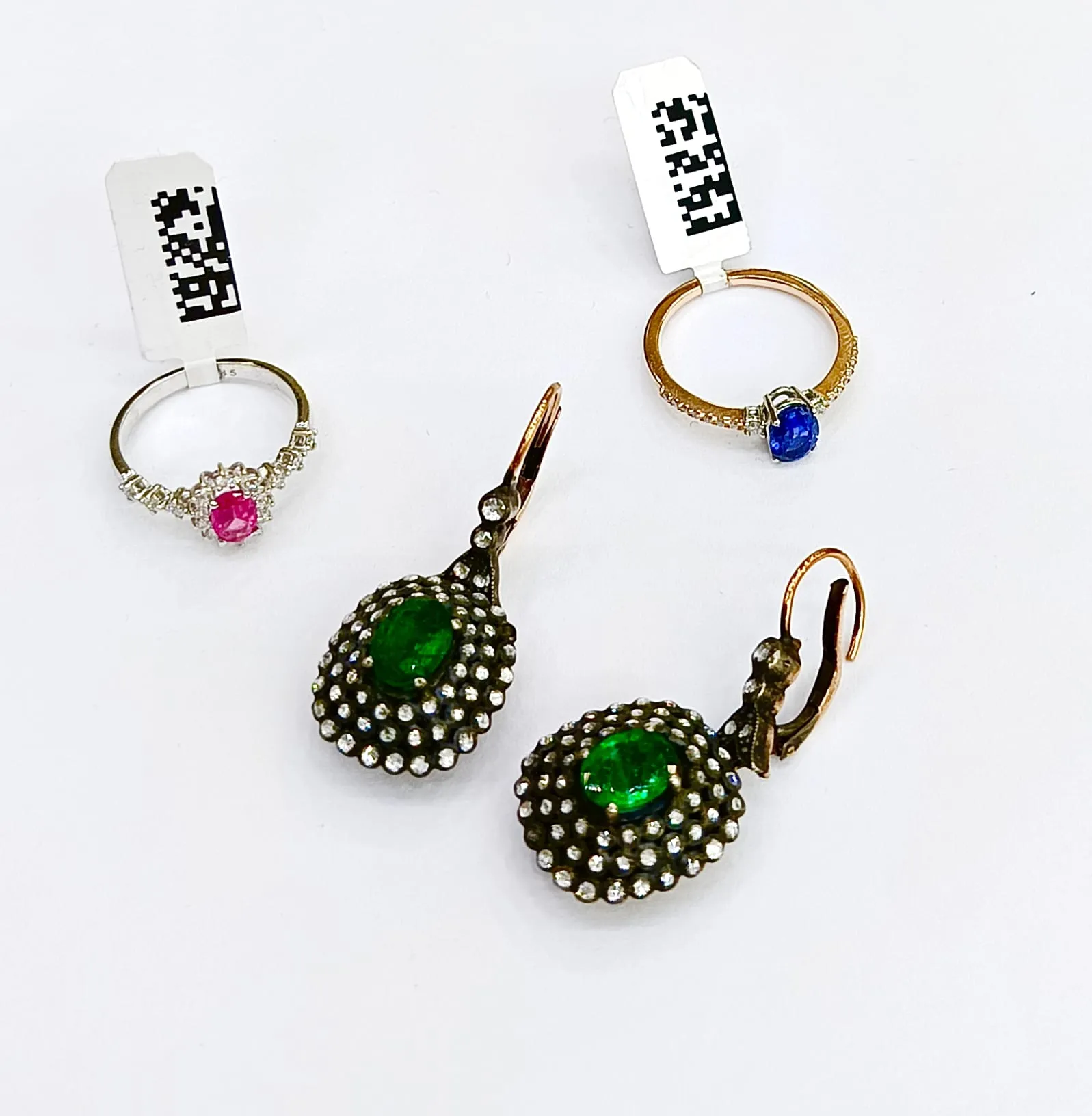 Elmas Ve Zümrüt Model Sallantılı Küpe