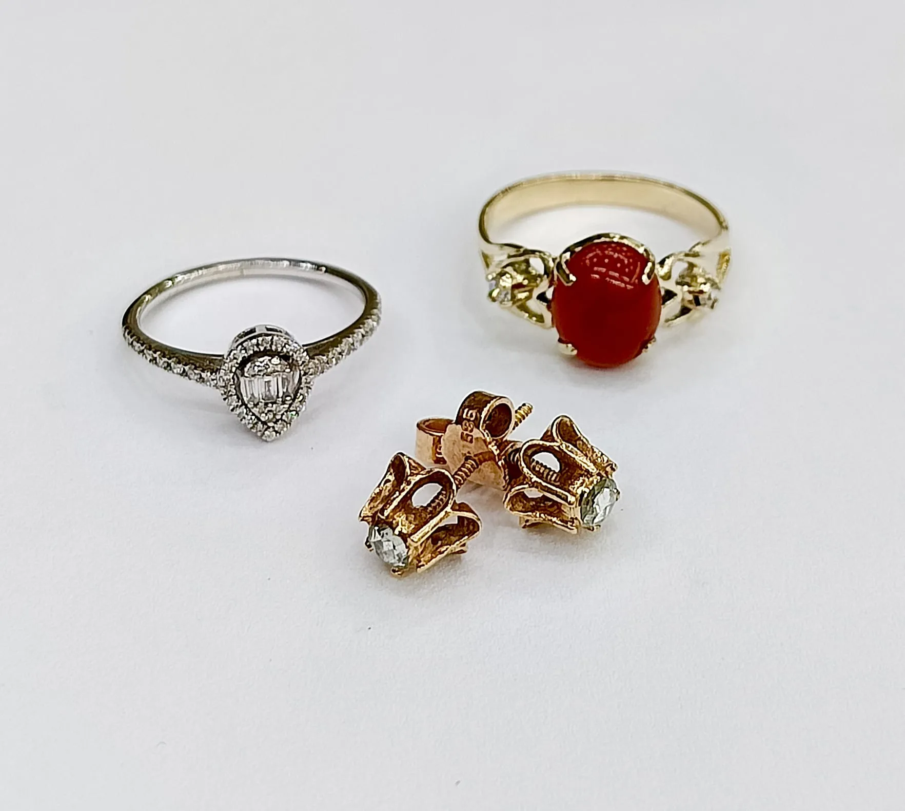 Elmas Tektaş Model Küpe