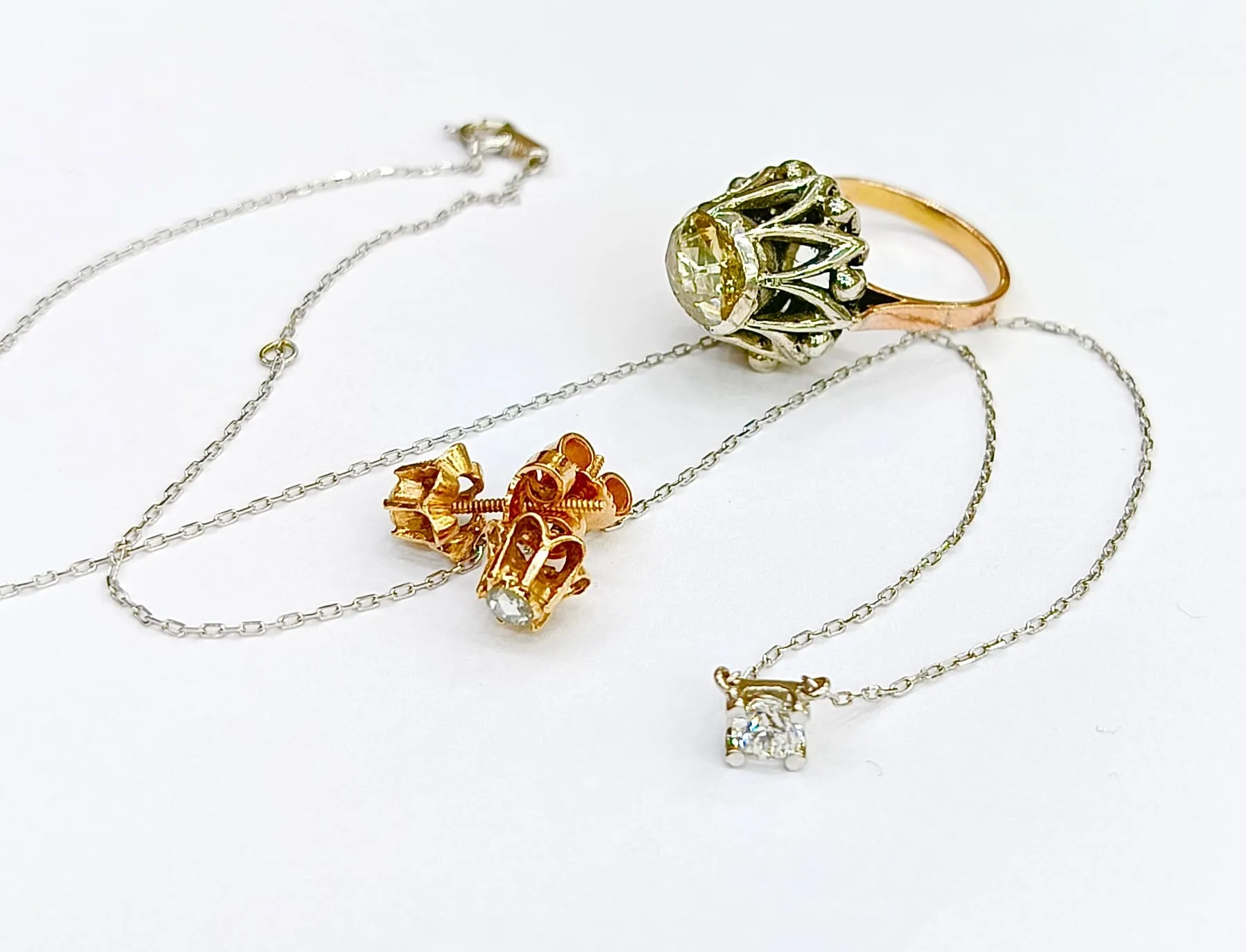 Pırlanta Tektaş Model Kolye