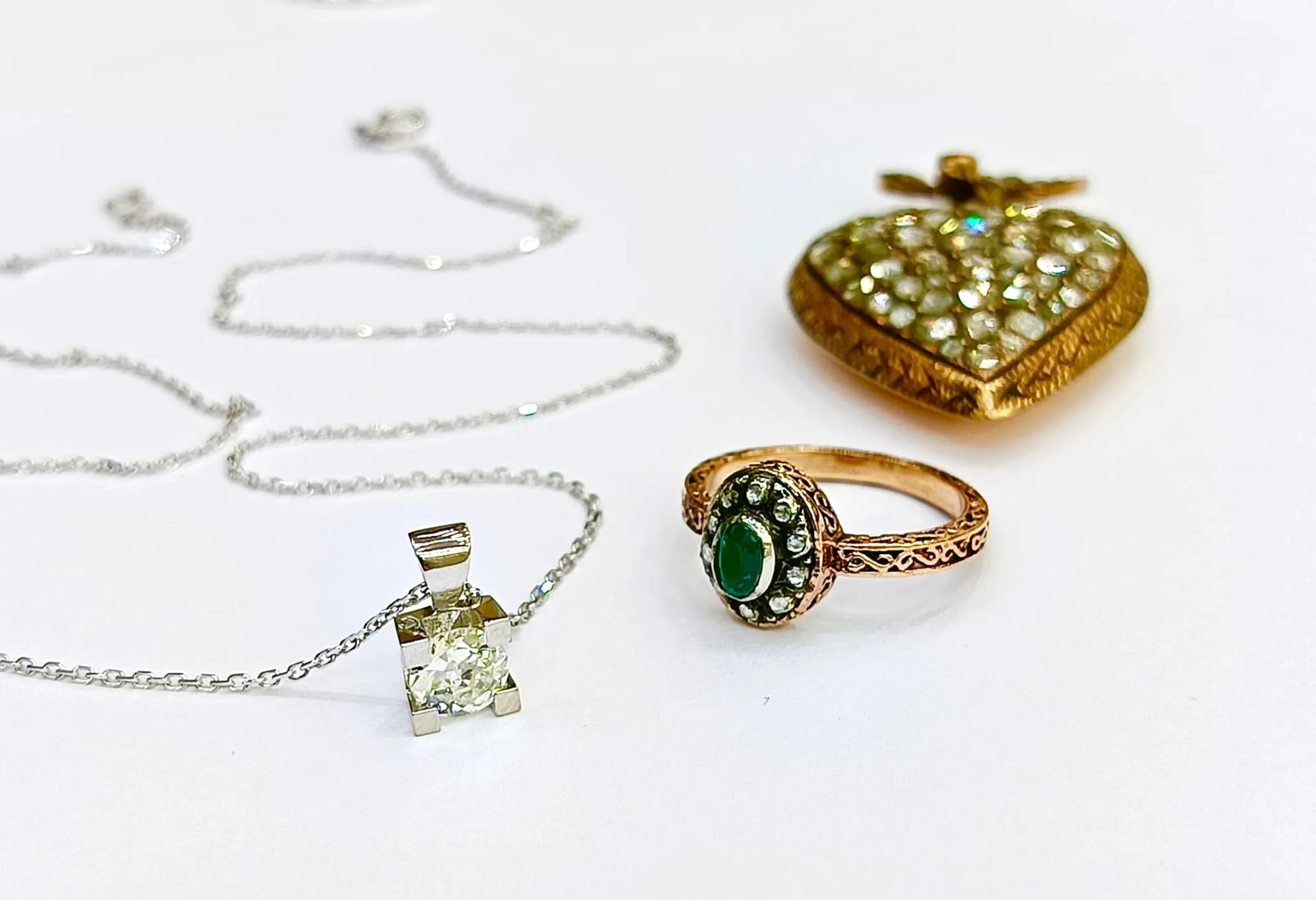 Pırlanta Tektaş Model Kolye