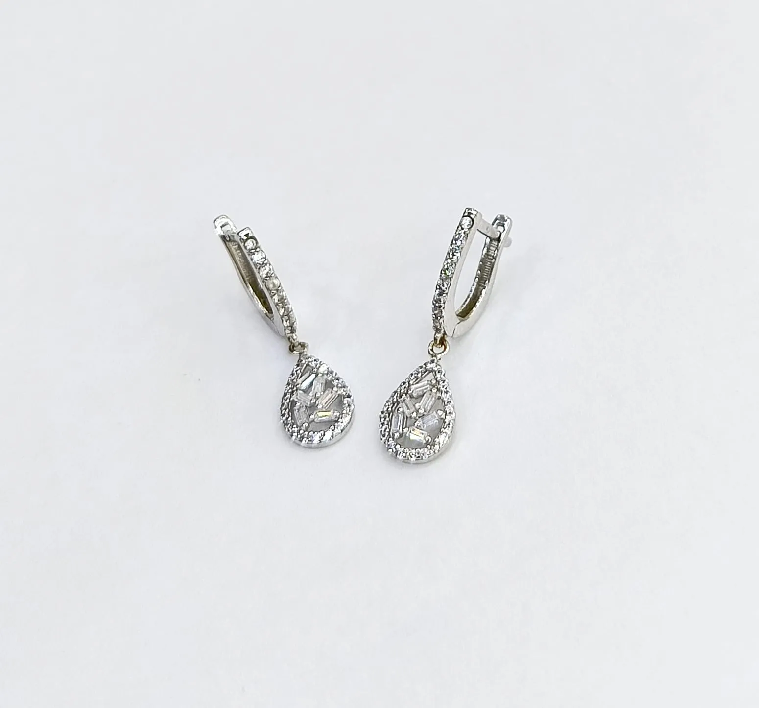 Favori Marka Damla Model Küpe