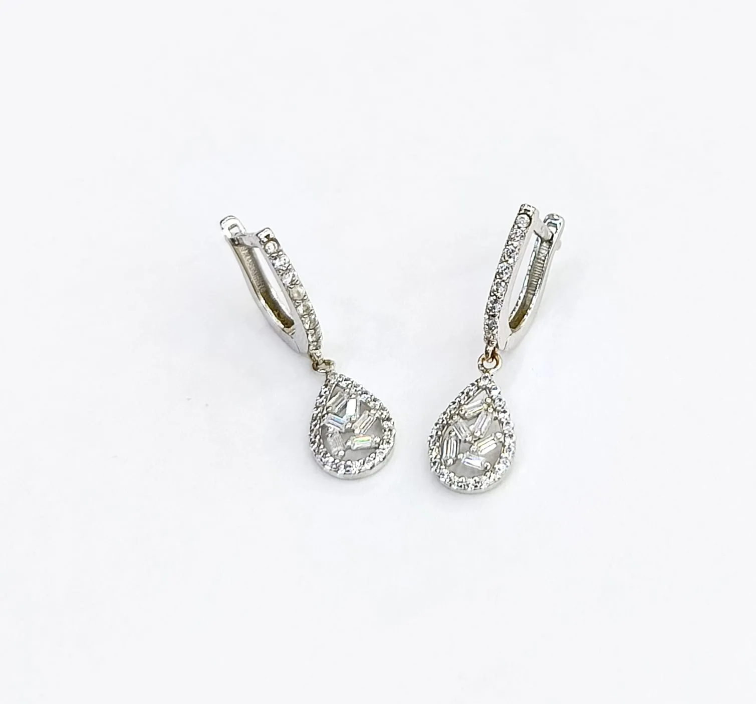 Favori Marka Damla Model Küpe