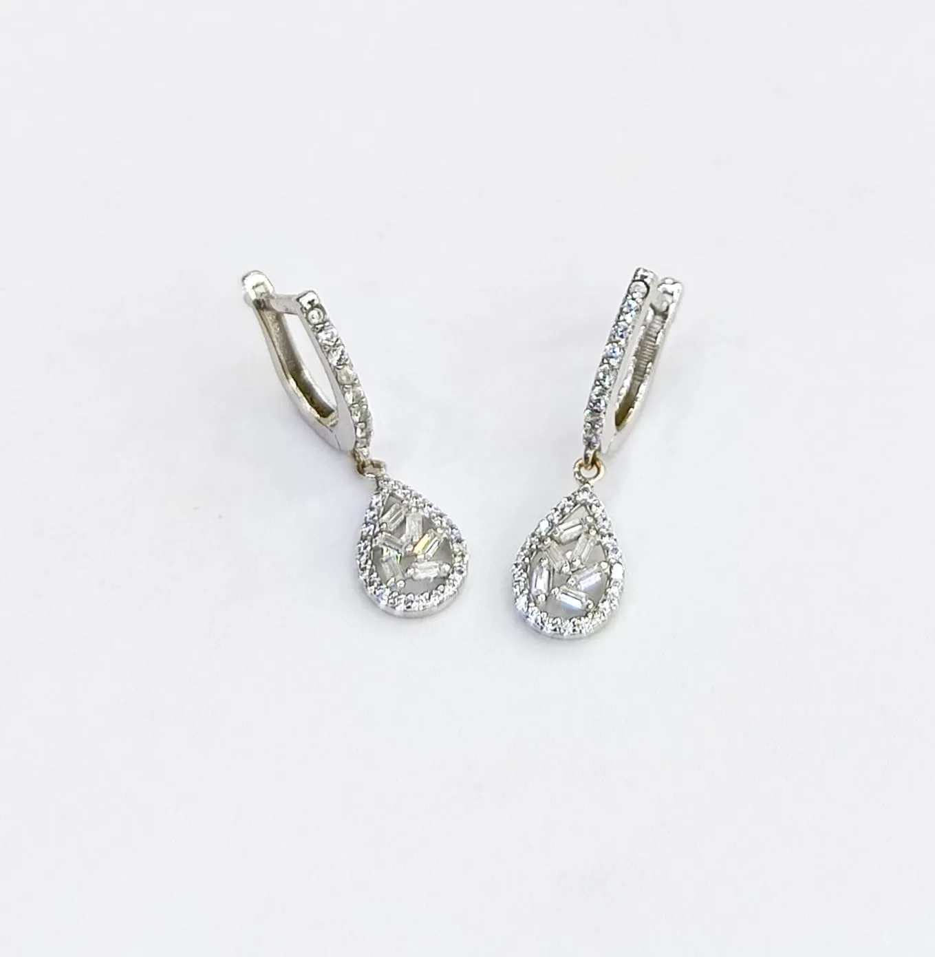 Favori Marka Damla Model Küpe