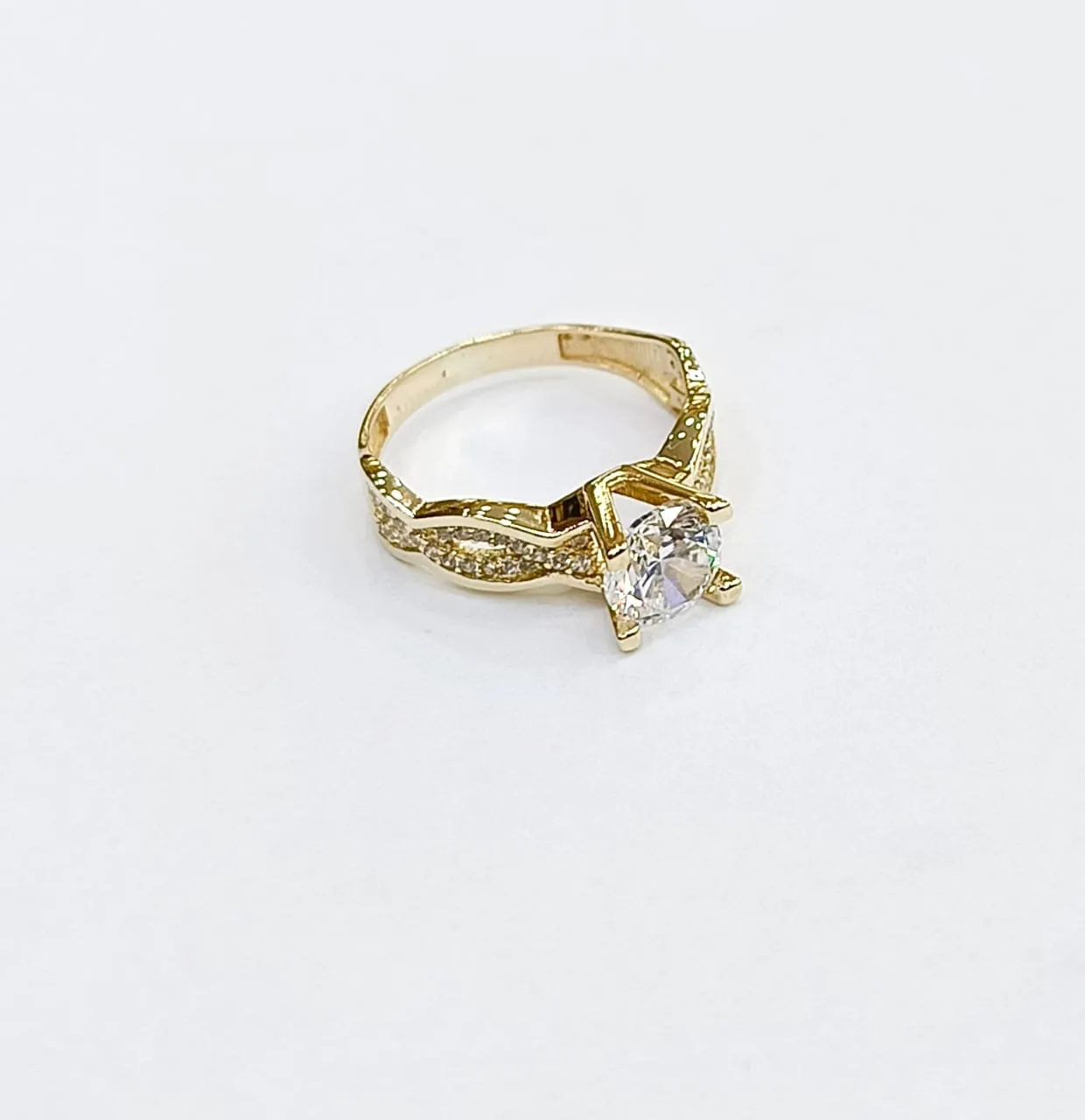 Favori Marka Tek Taş Model Yüzük