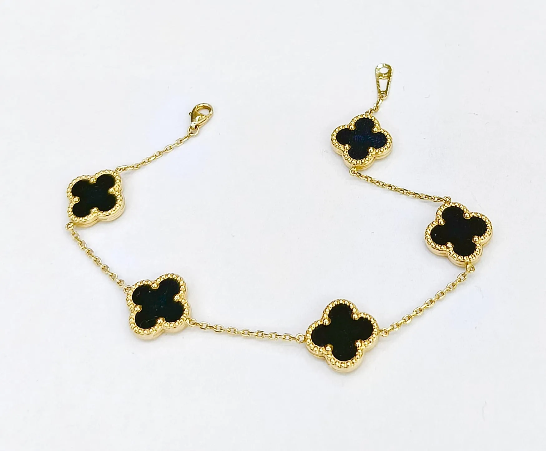 Favori Marka Yonca Model Bileklik