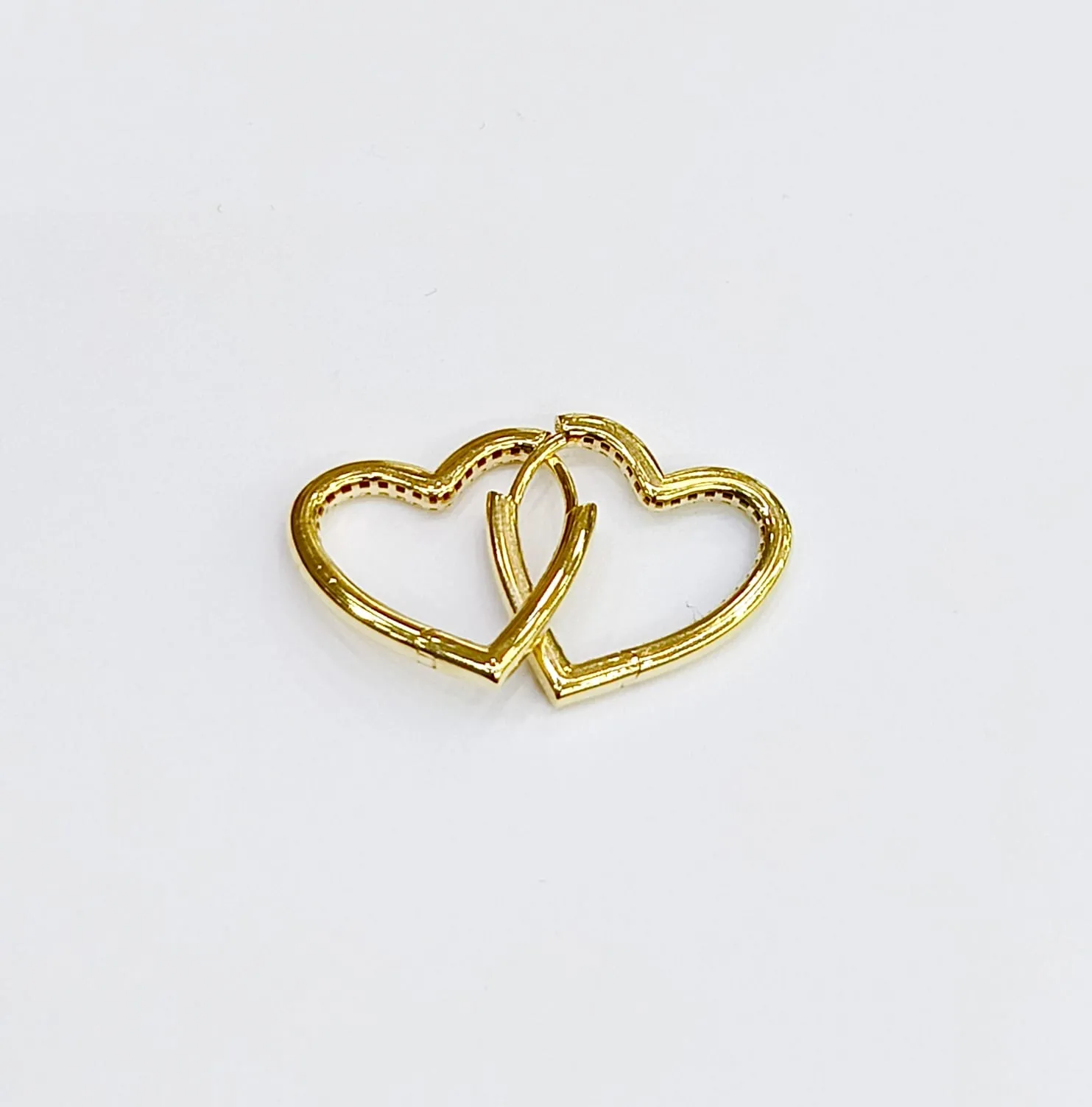 Favori Marka Kalpli Model Küpe