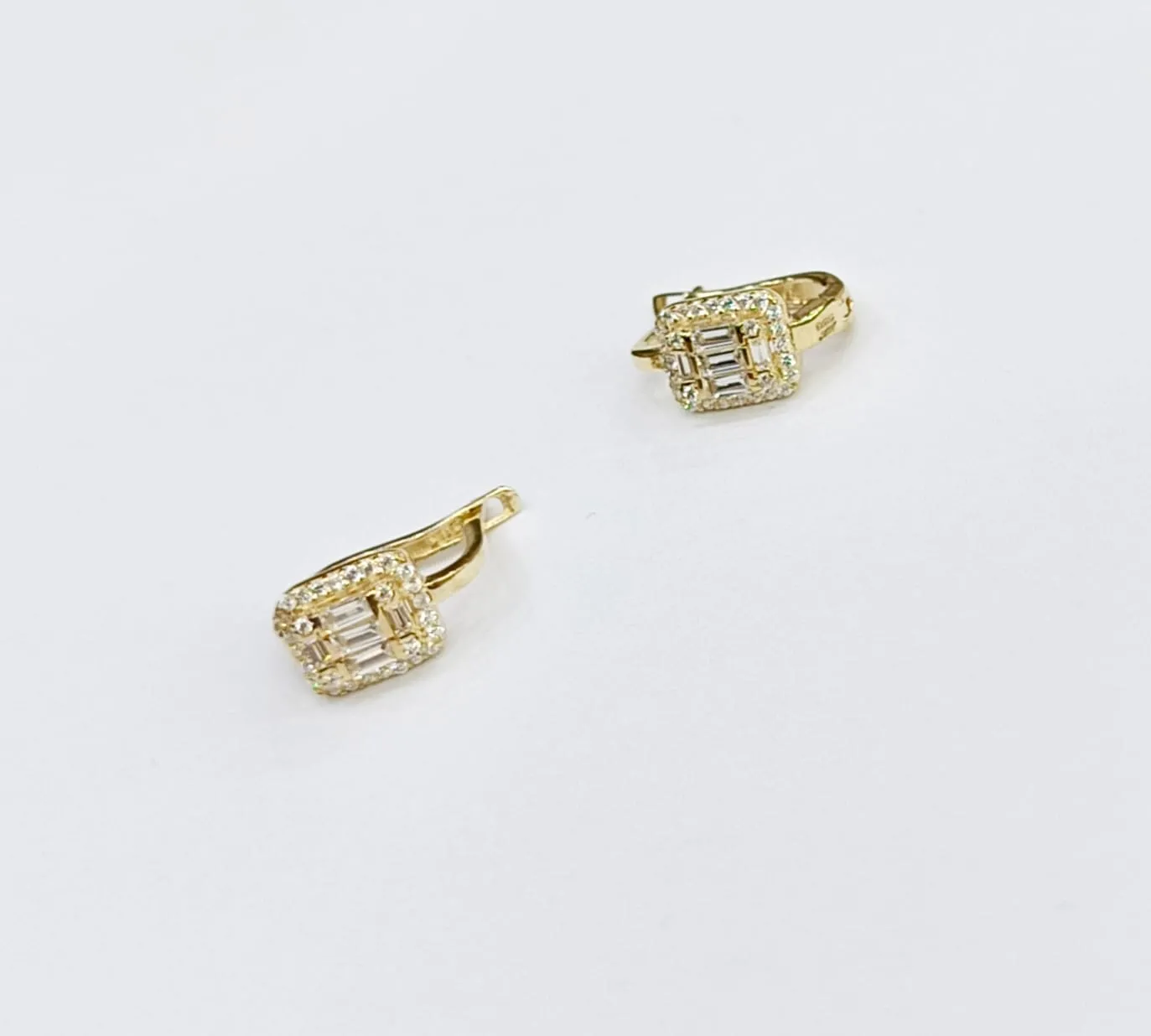 Favori Marka Baget Model Küpe