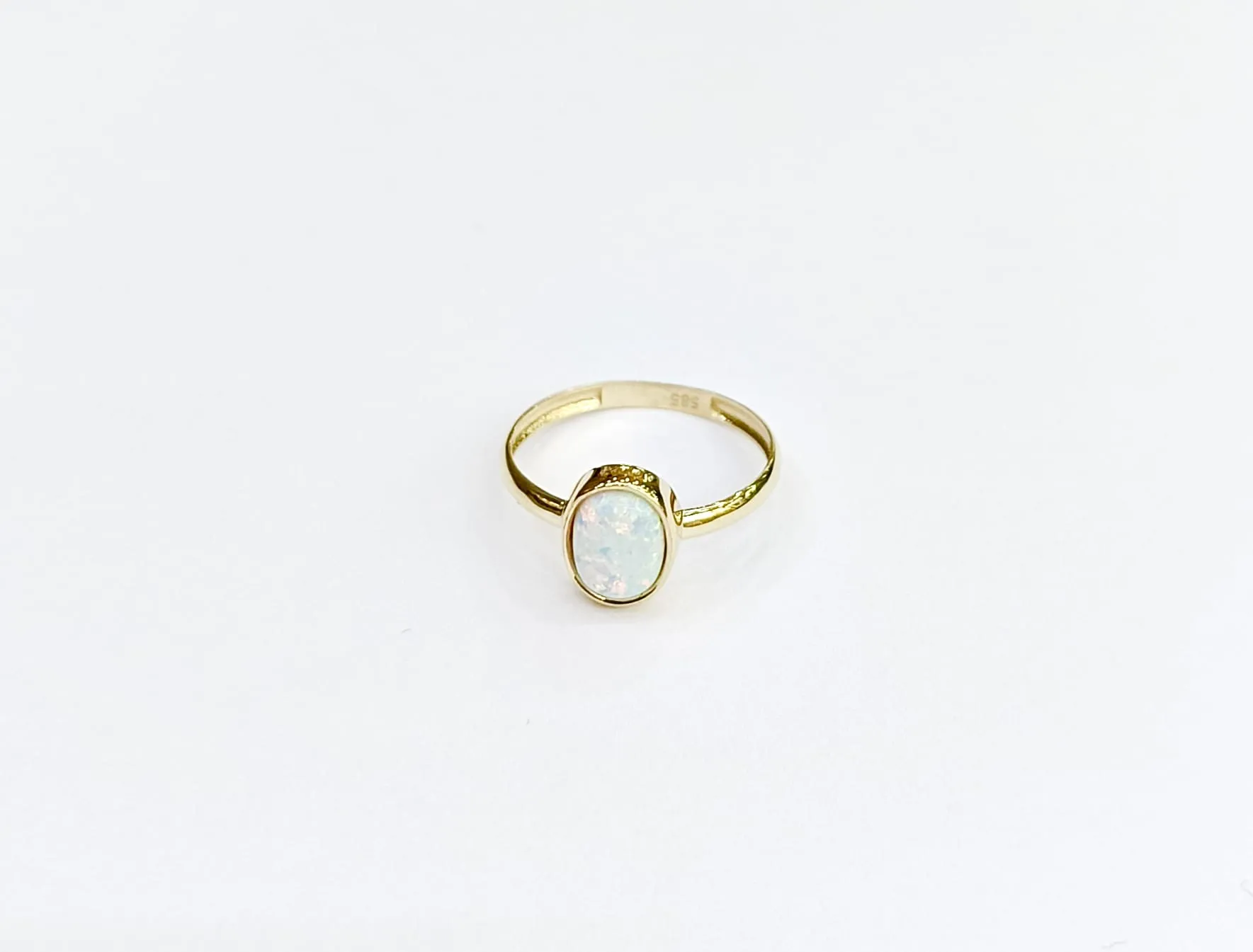 Favori Marka Fantezi Model Taşlı Yüzük