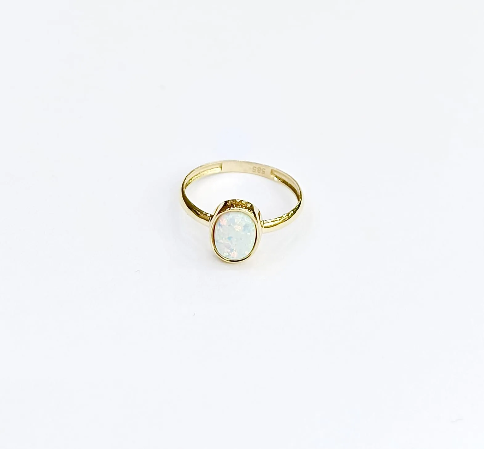 Favori Marka Fantezi Model Taşlı Yüzük