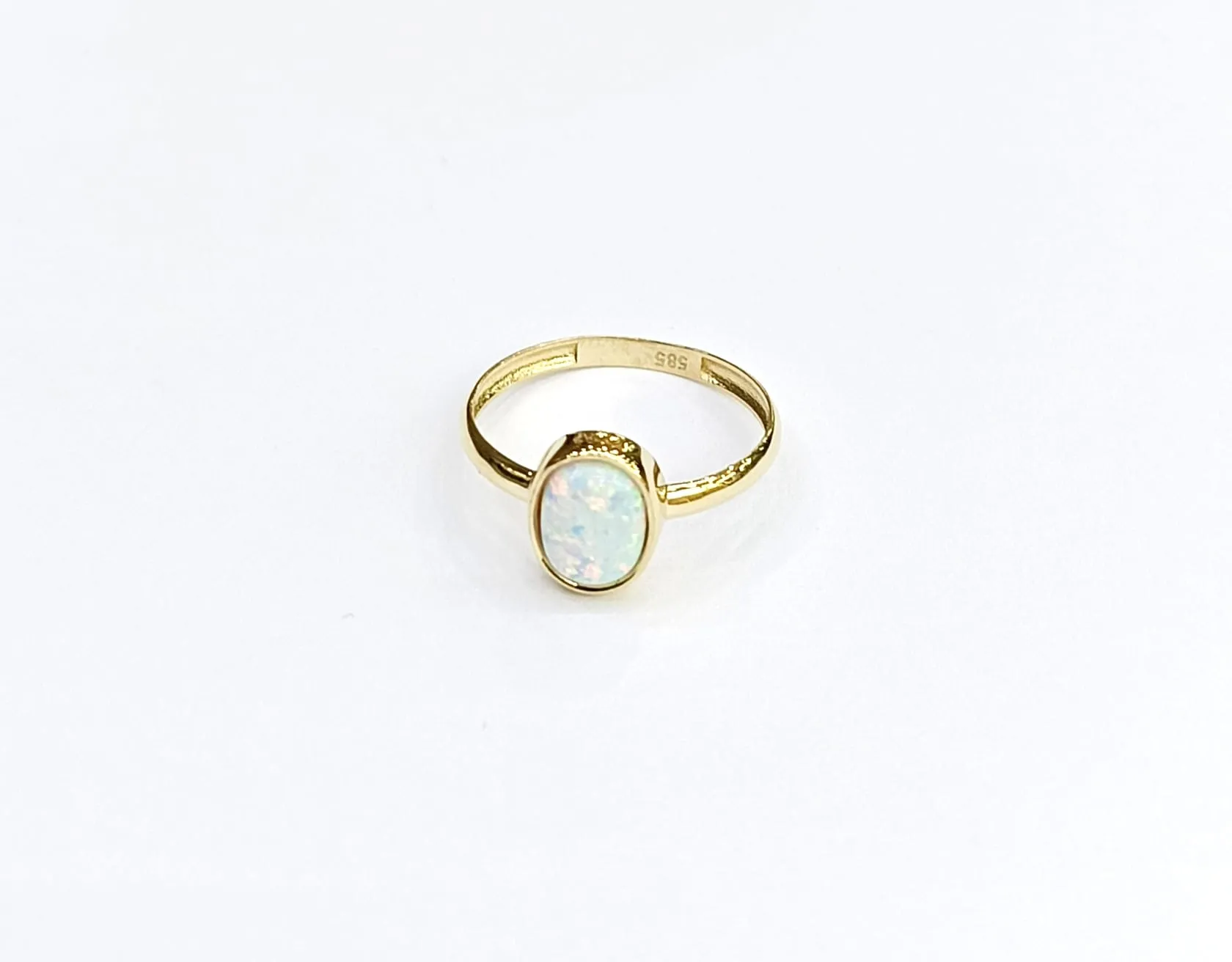 Favori Marka Fantezi Model Taşlı Yüzük