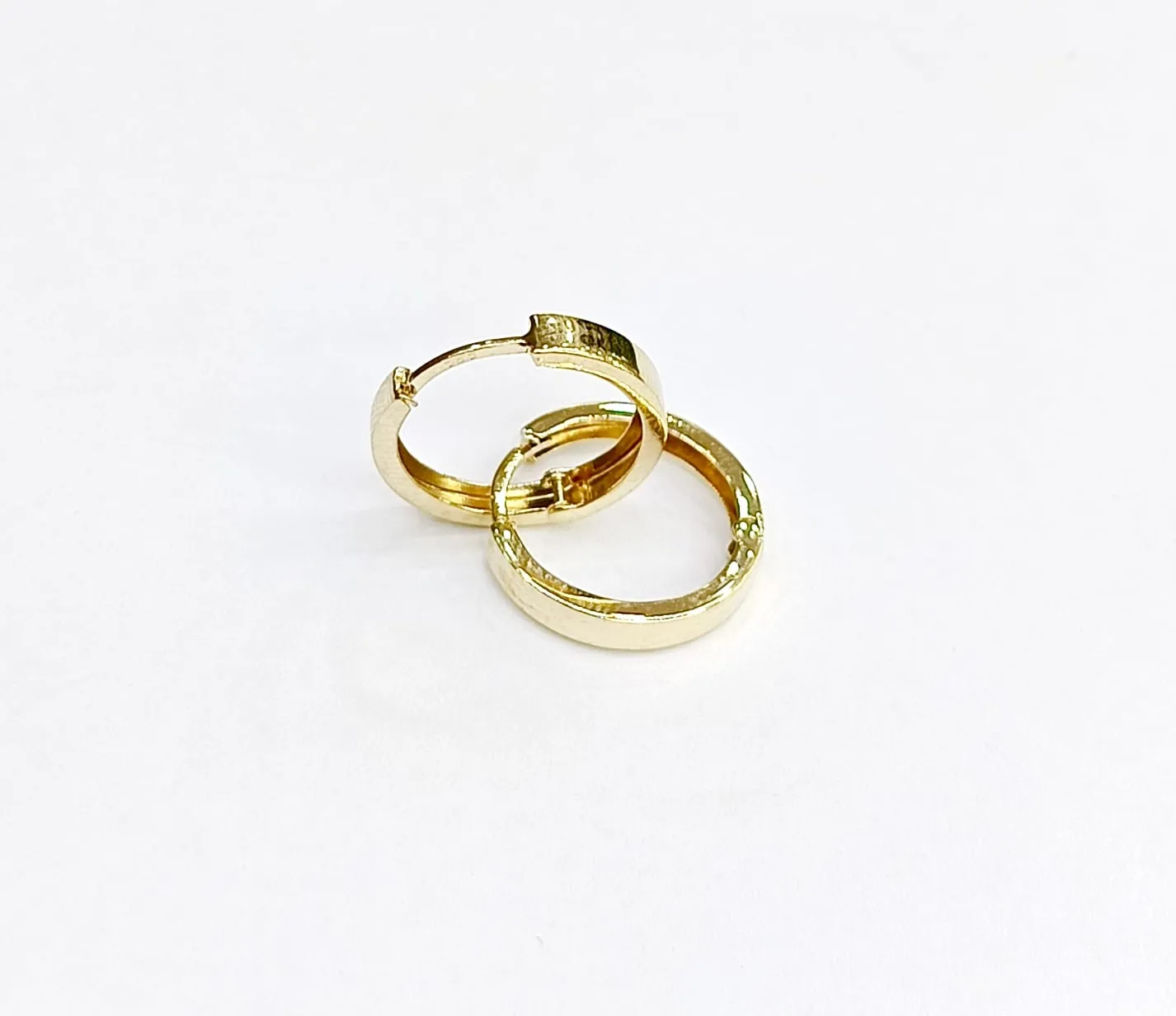 Favori Marka Halka Model Küpe