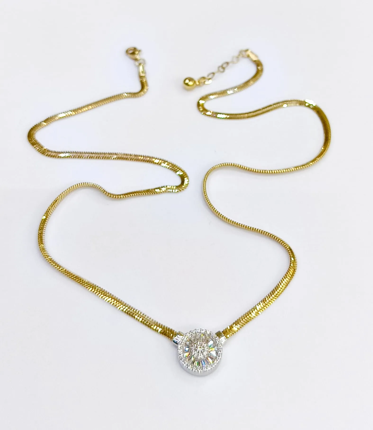 Favori Marka Balık Sırtı Model Taşlı Kolye