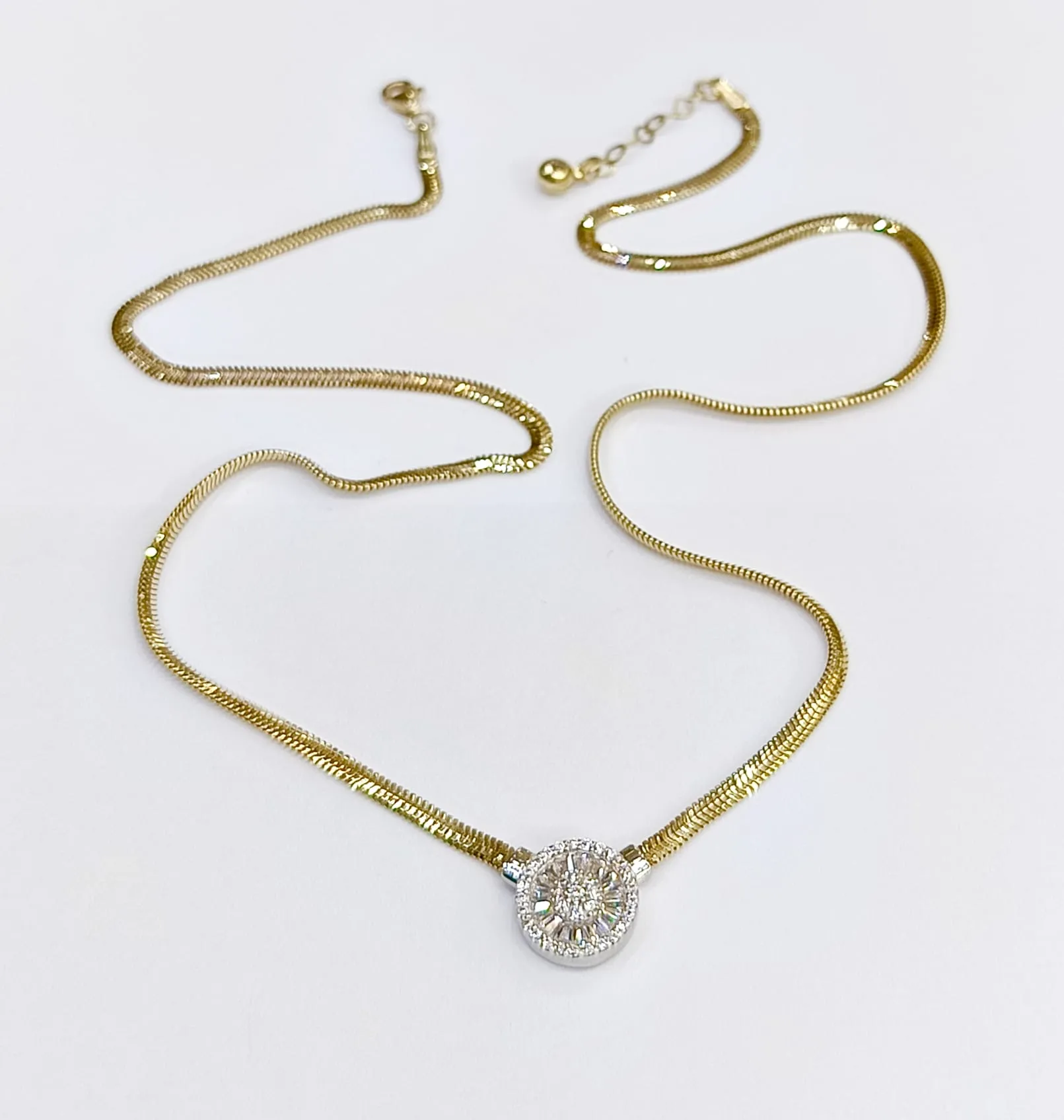 Favori Marka Balık Sırtı Model Taşlı Kolye