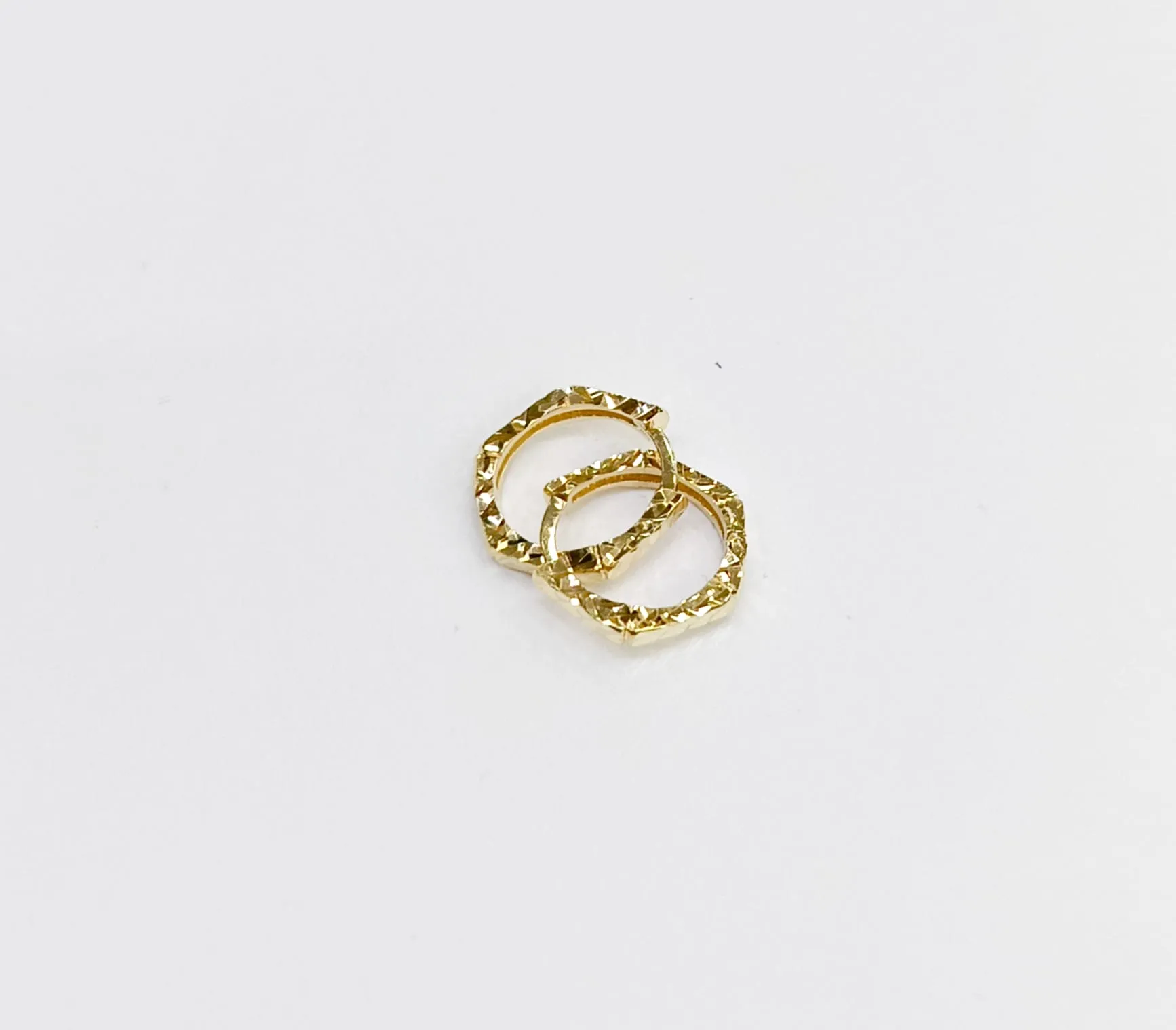 Favori Marka İtalyan Model Desenli Halka Küpe