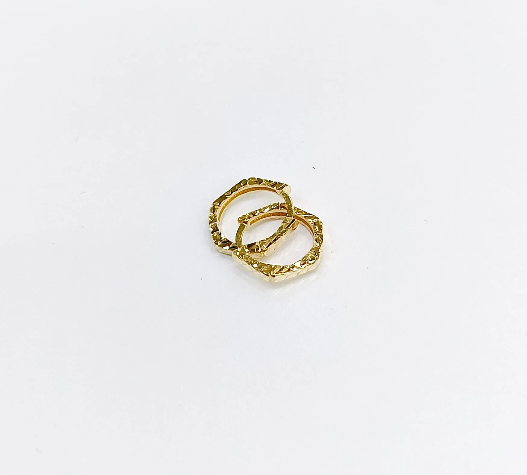 Favori Marka İtalyan Model Desenli Halka Küpe