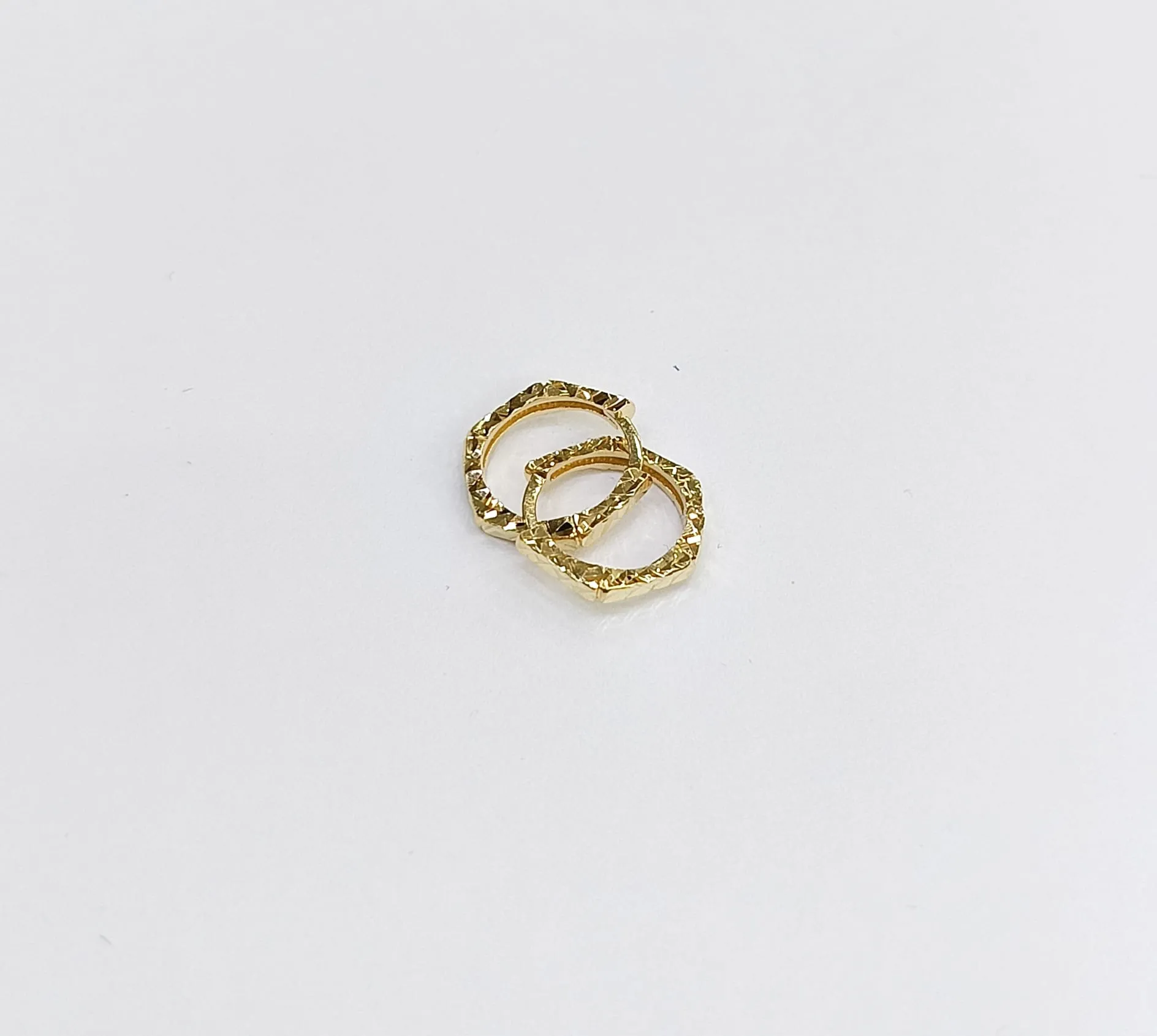 Favori Marka İtalyan Model Desenli Halka Küpe