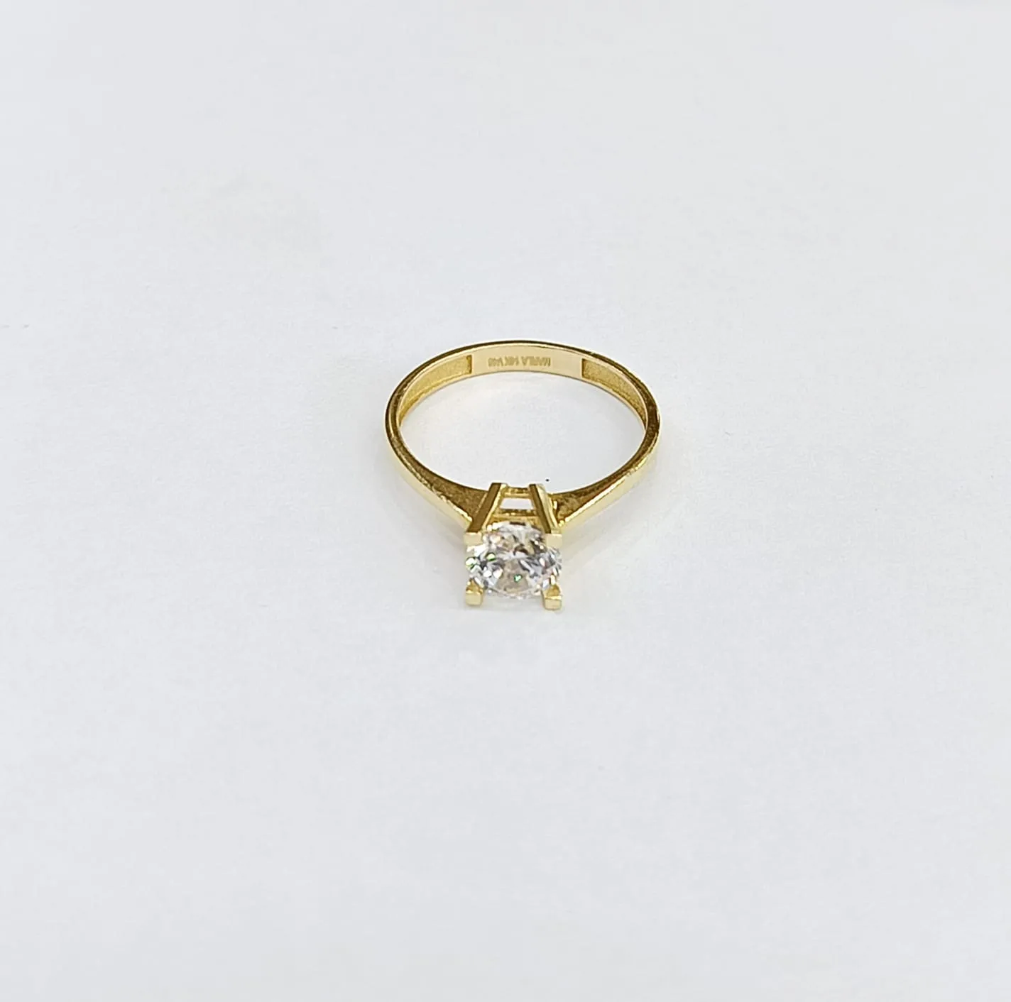 Favori Marka Tek Taş Model Yüzük