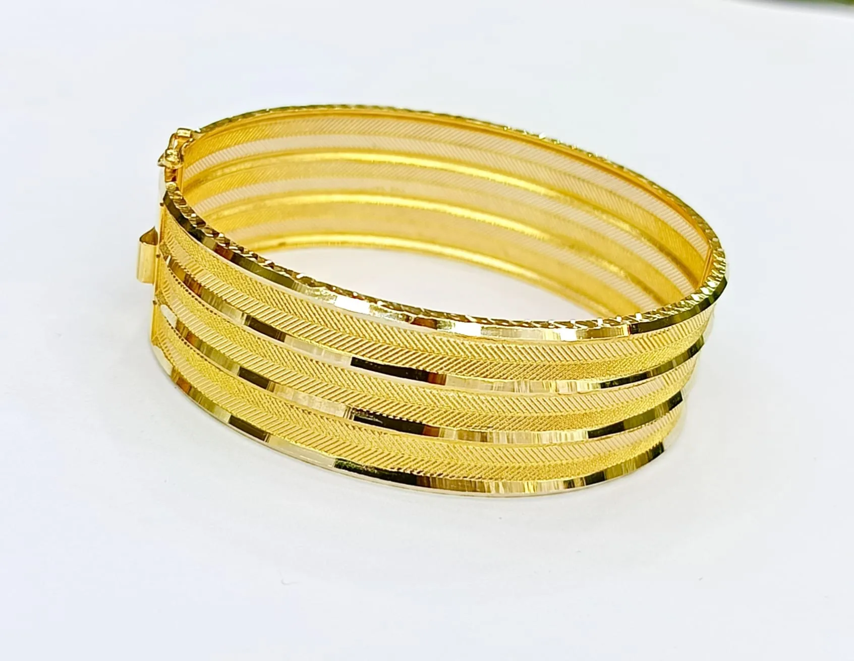 Favori Marka Desenli Kelepçe