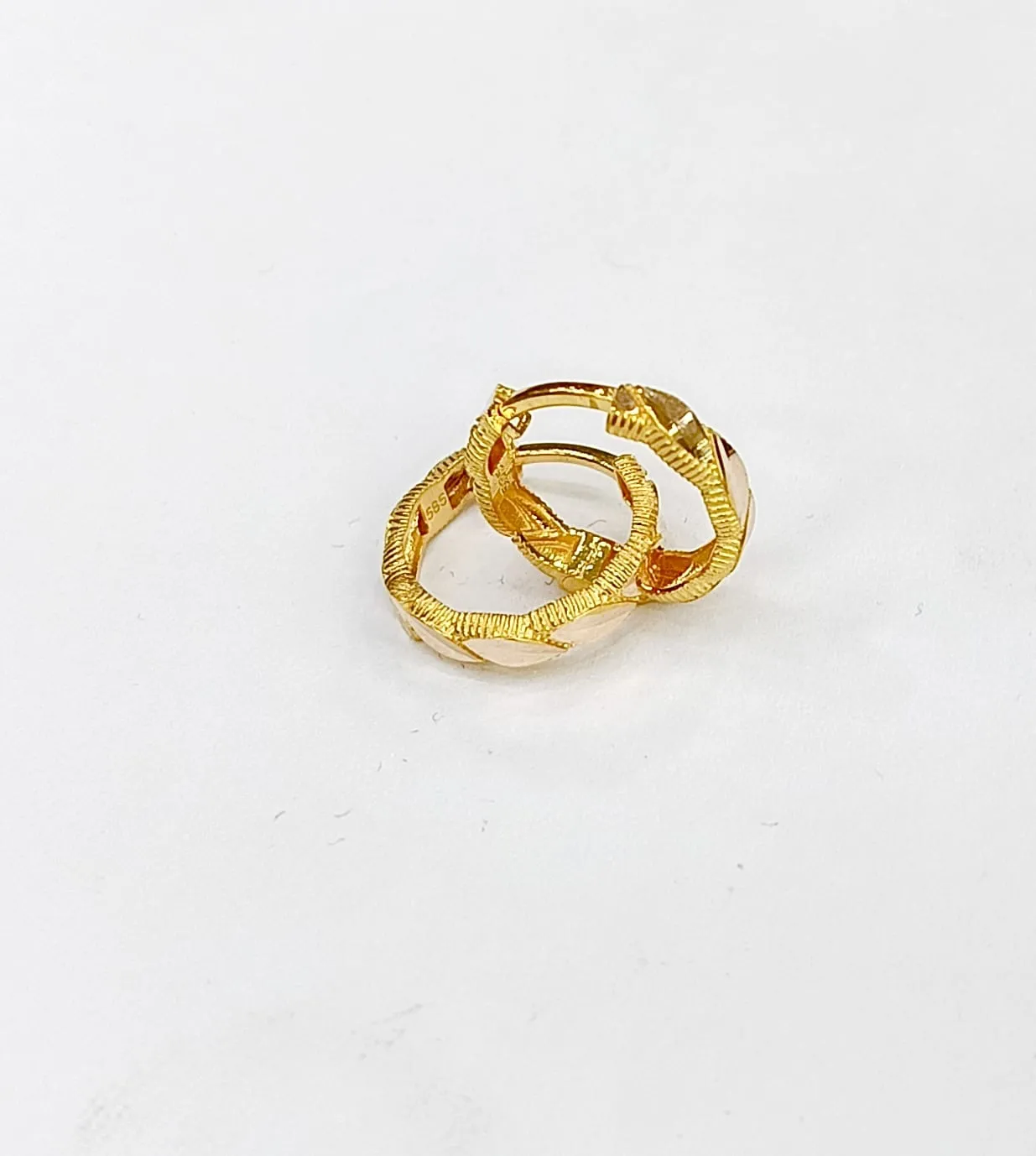 Favori Marka Desenli Halka Küpe