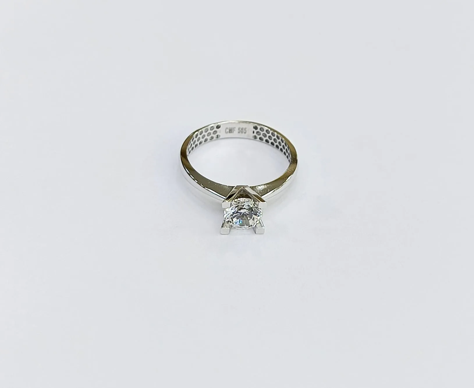 Favori Marka Tek Taş Model Yüzük