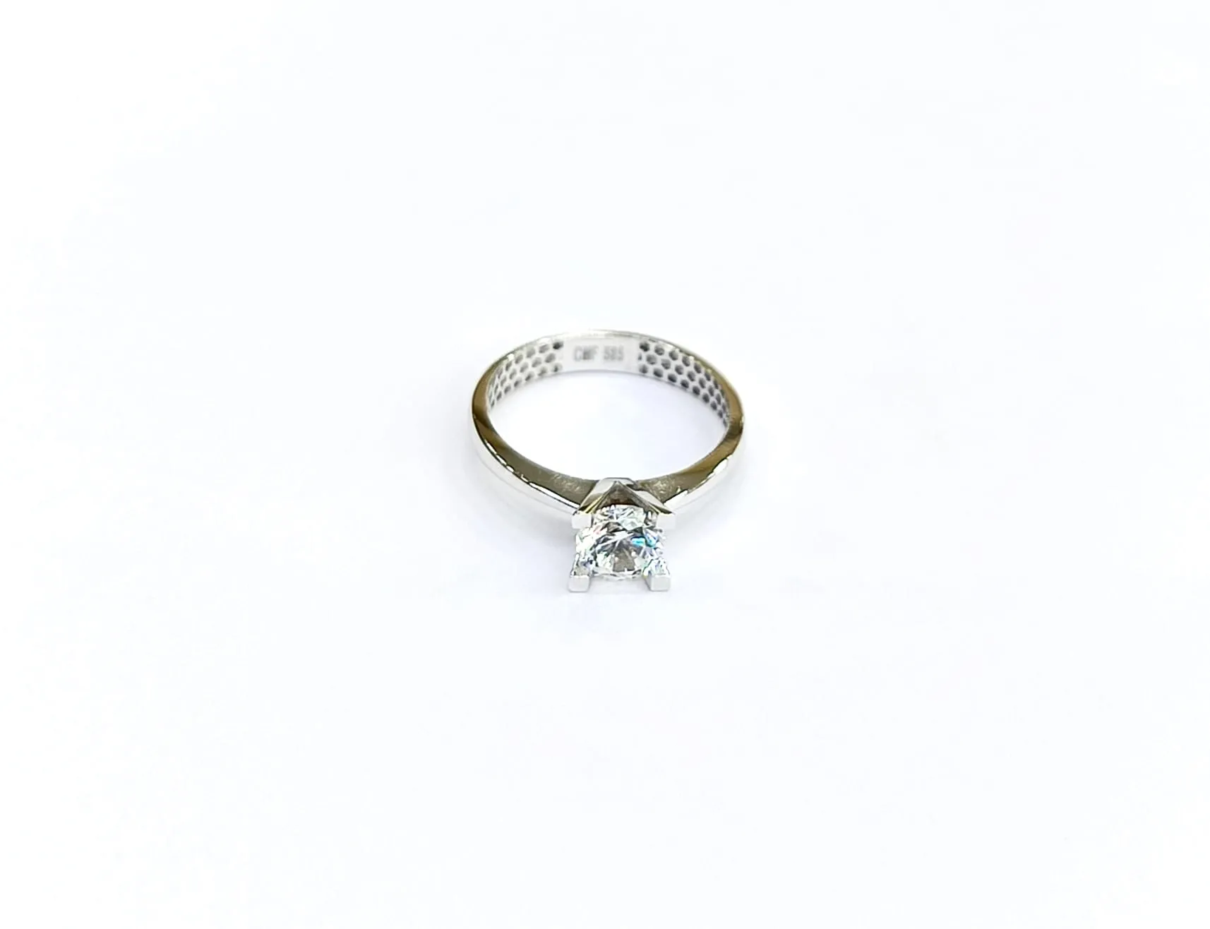 Favori Marka Tek Taş Model Yüzük