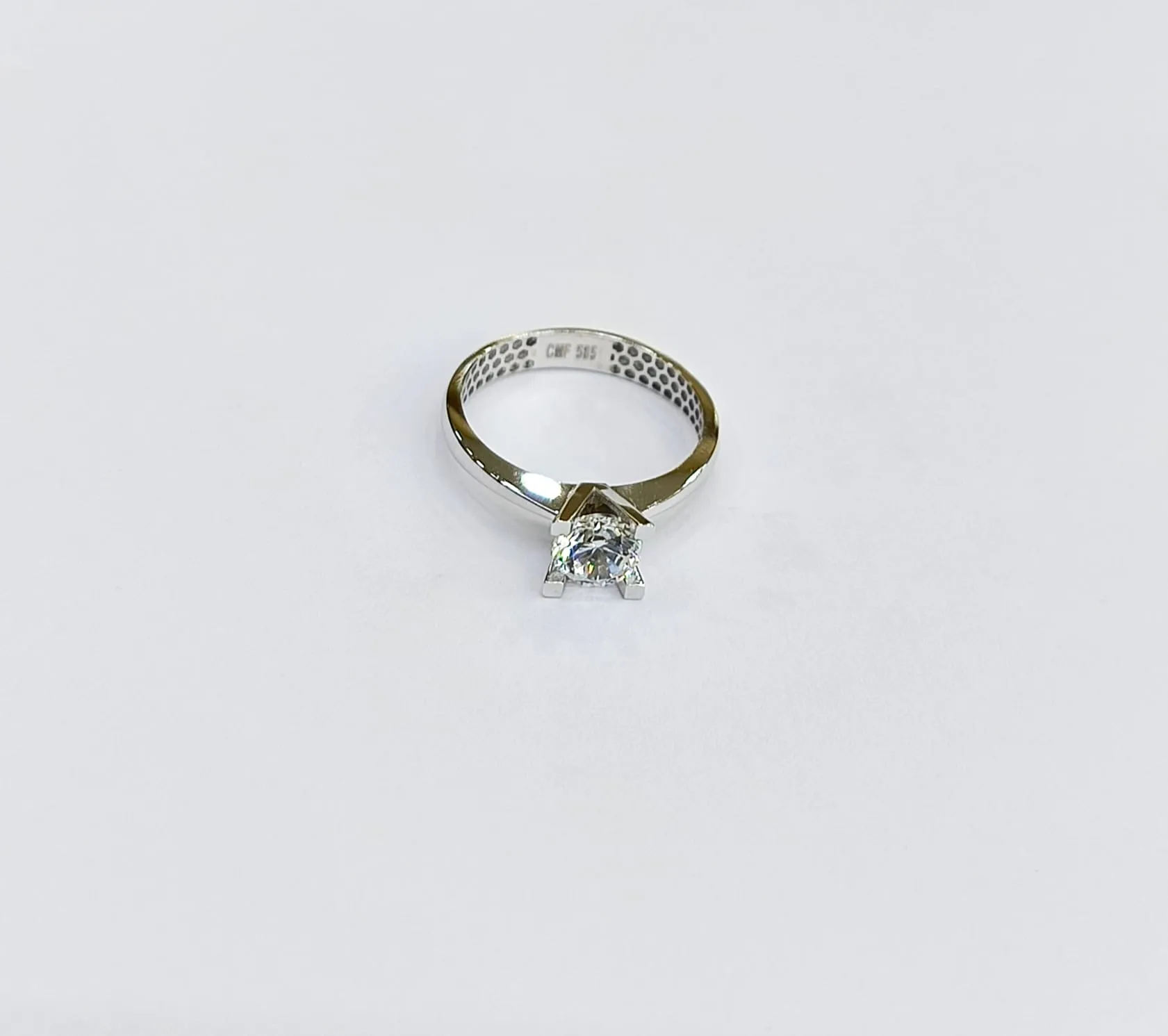 Favori Marka Tek Taş Model Yüzük