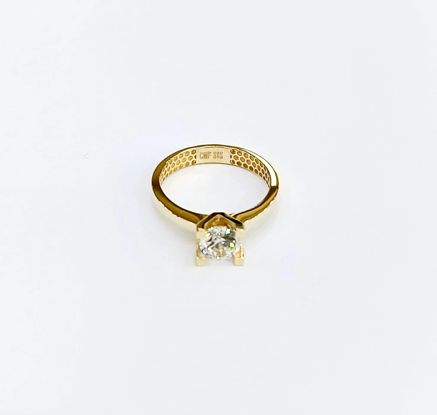 Favori Marka Tek Taş Model Yüzük