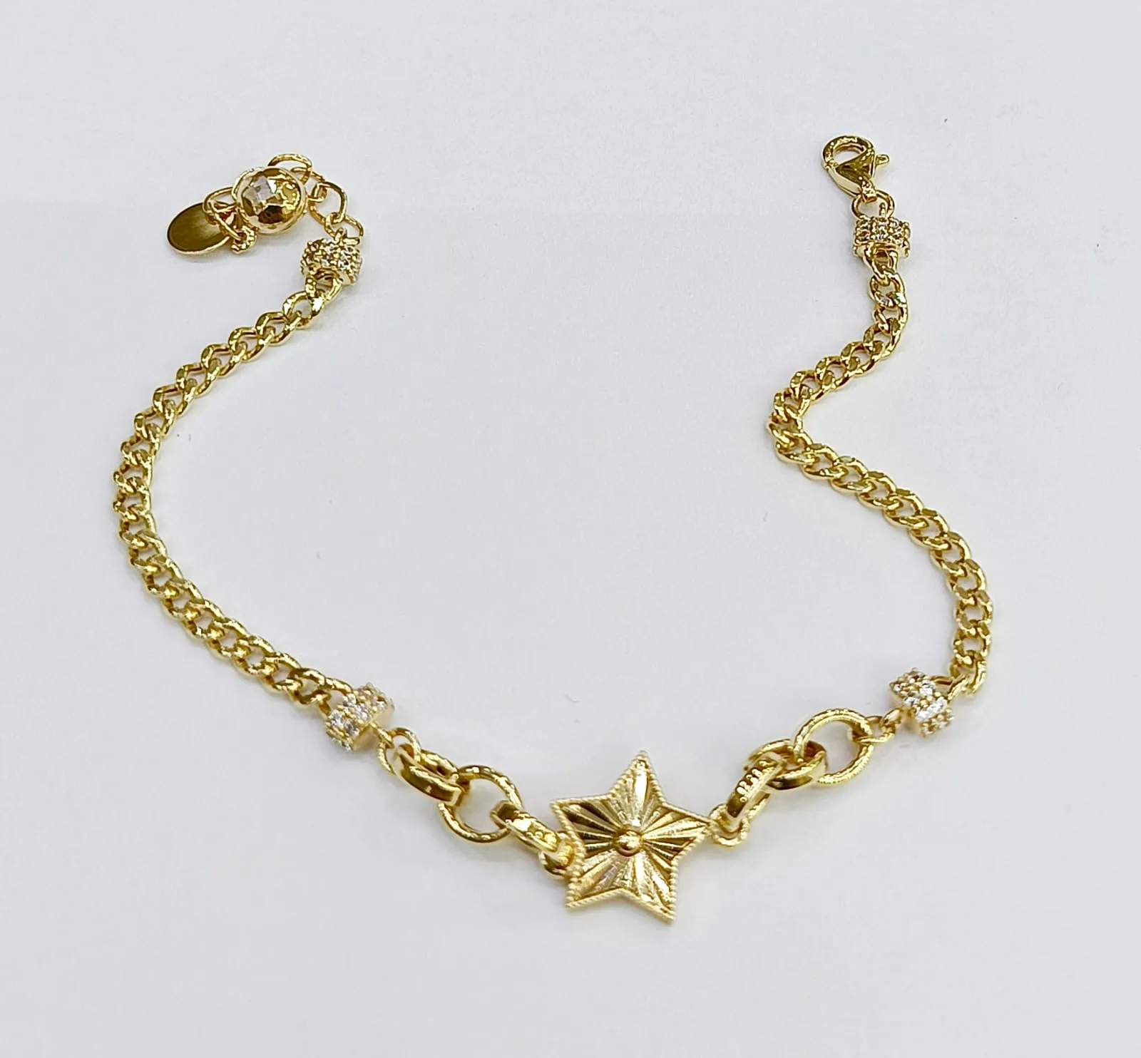 Favori Marka Yıldızlı Model Bileklik 