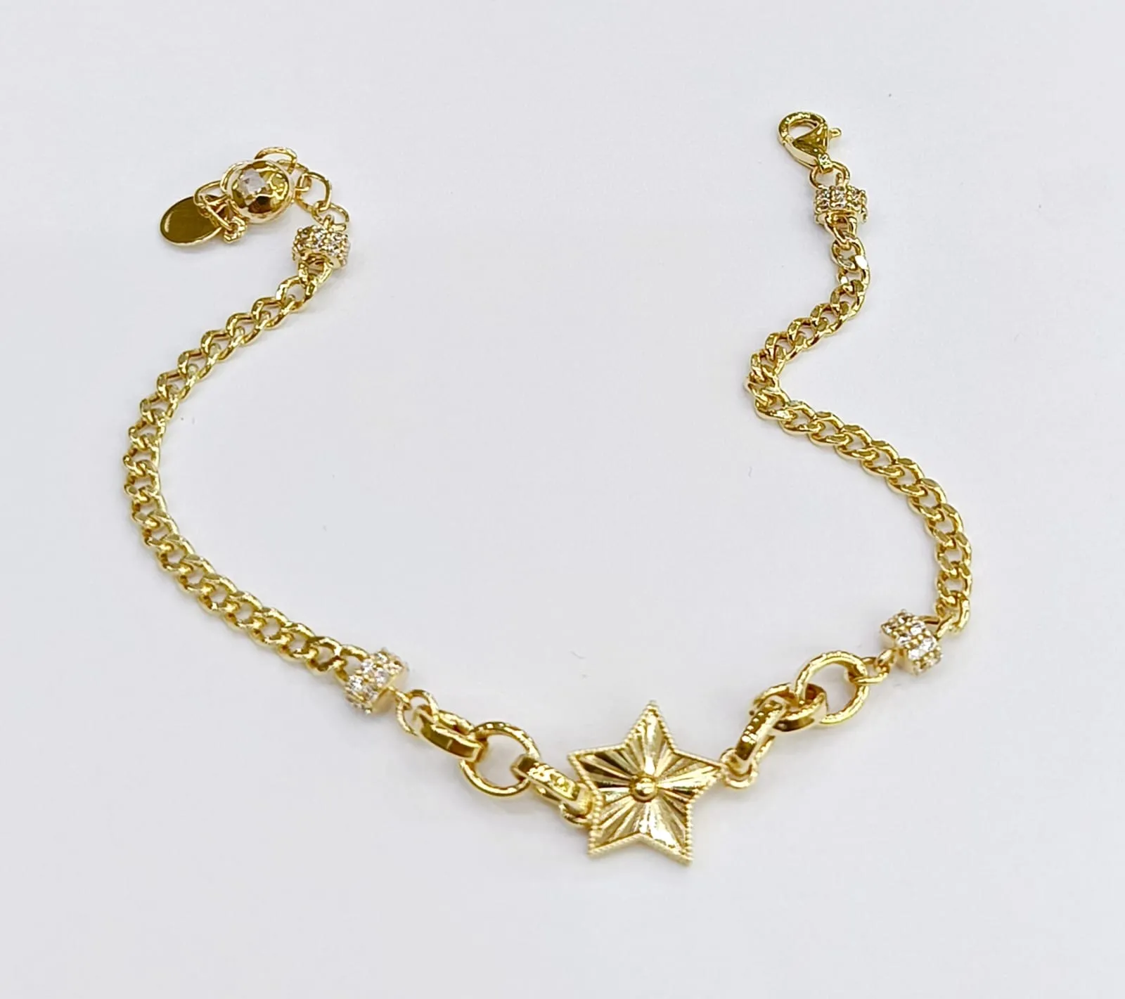 Favori Marka Yıldızlı Model Bileklik 