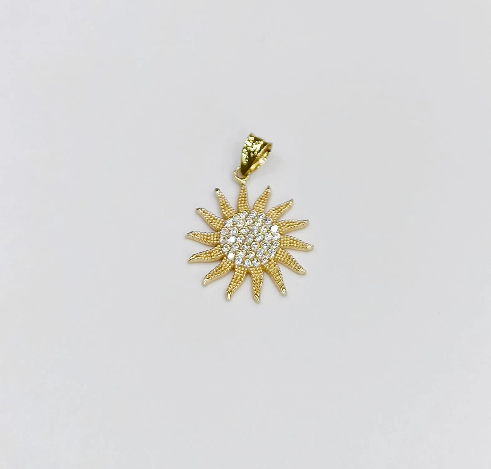 Favori Marka Güneşli Kolye Ucu