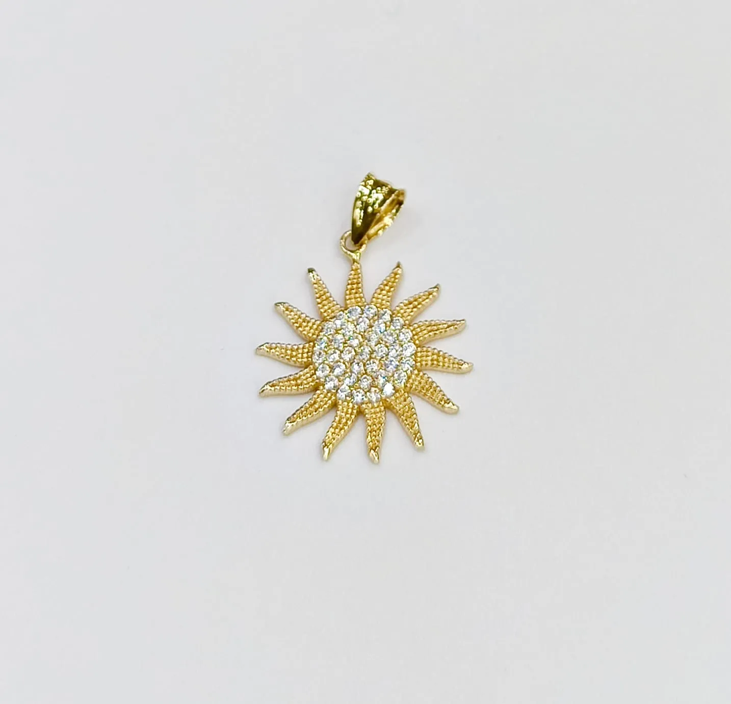 Favori Marka Güneşli Kolye Ucu