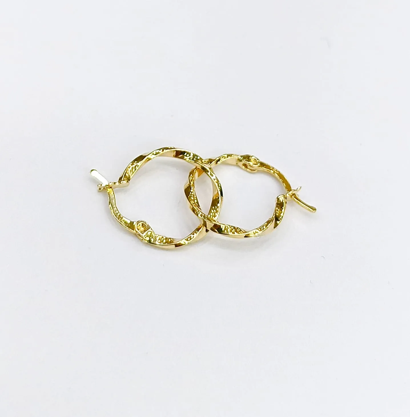 Favori Marka Desenli Halka Küpe 