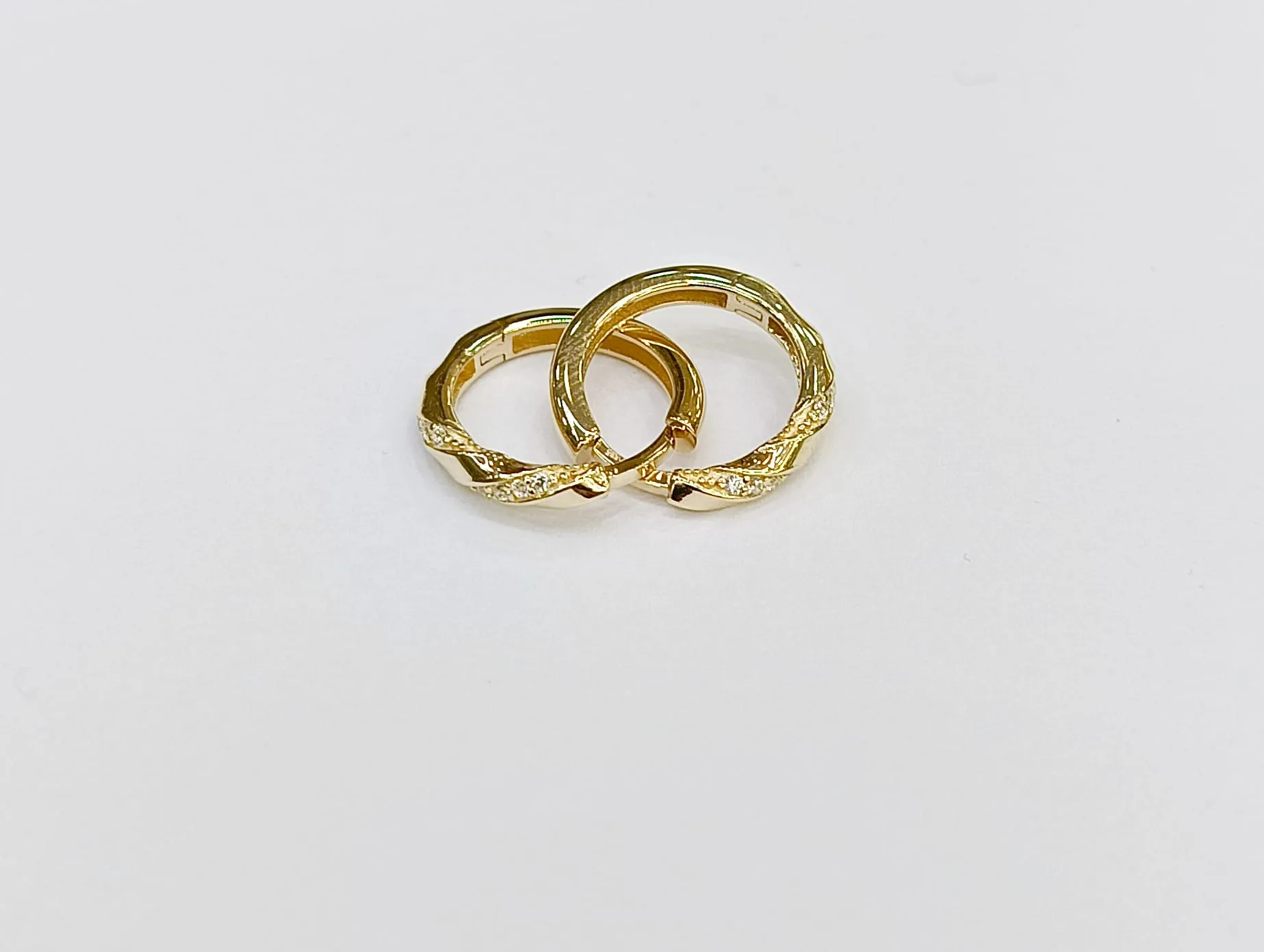 Favori Marka Taşlı Halka Küpe