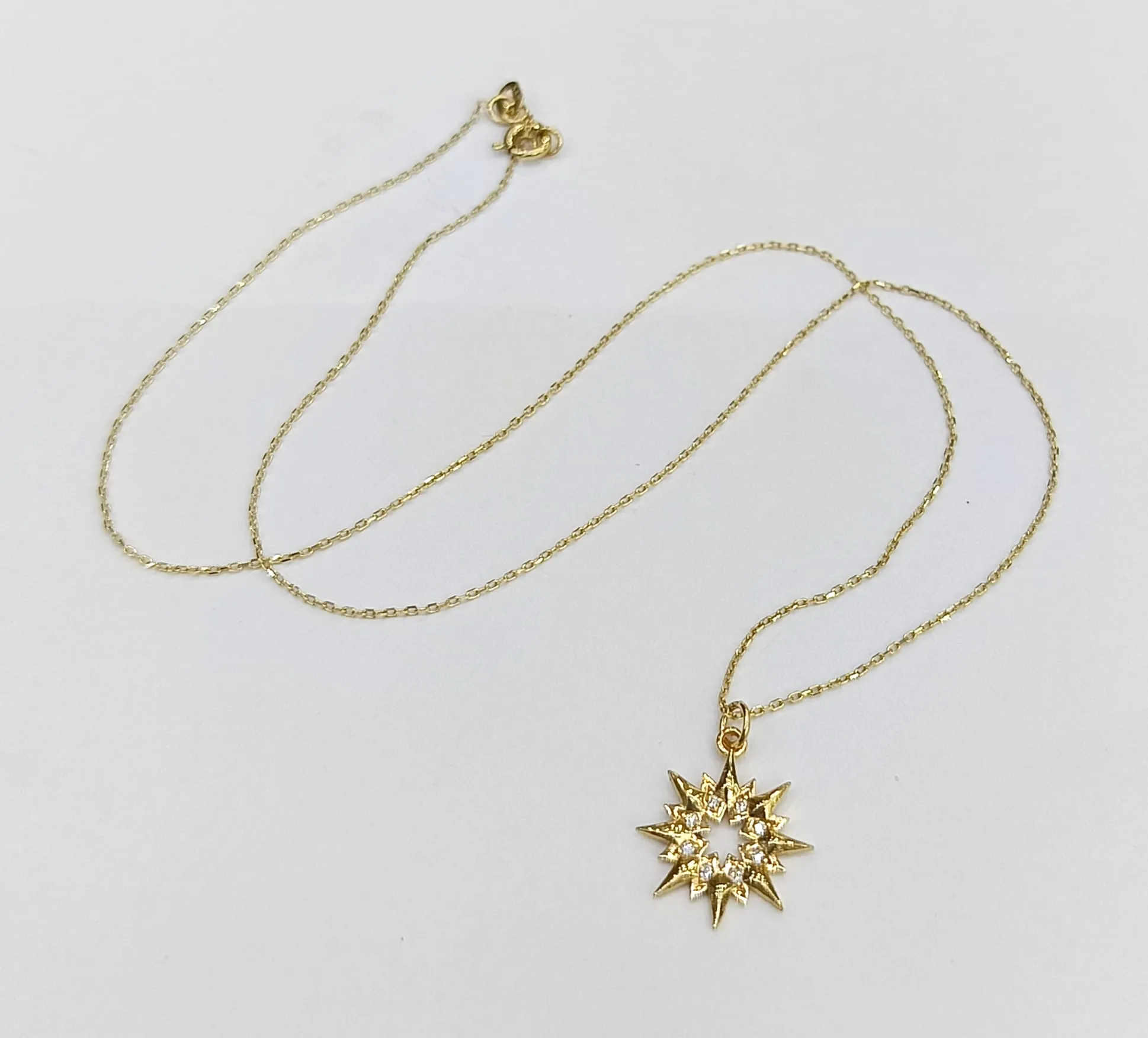 Favori Marka Güneşli Kolye