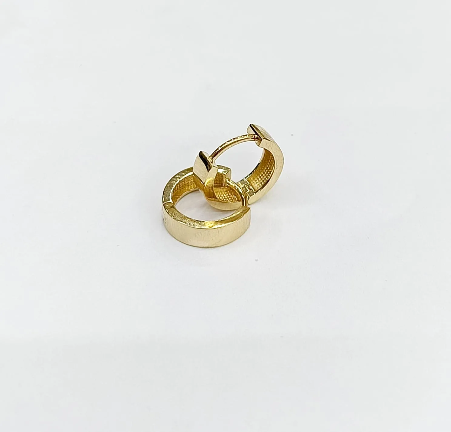 Favori Marka Halka Model Küpe