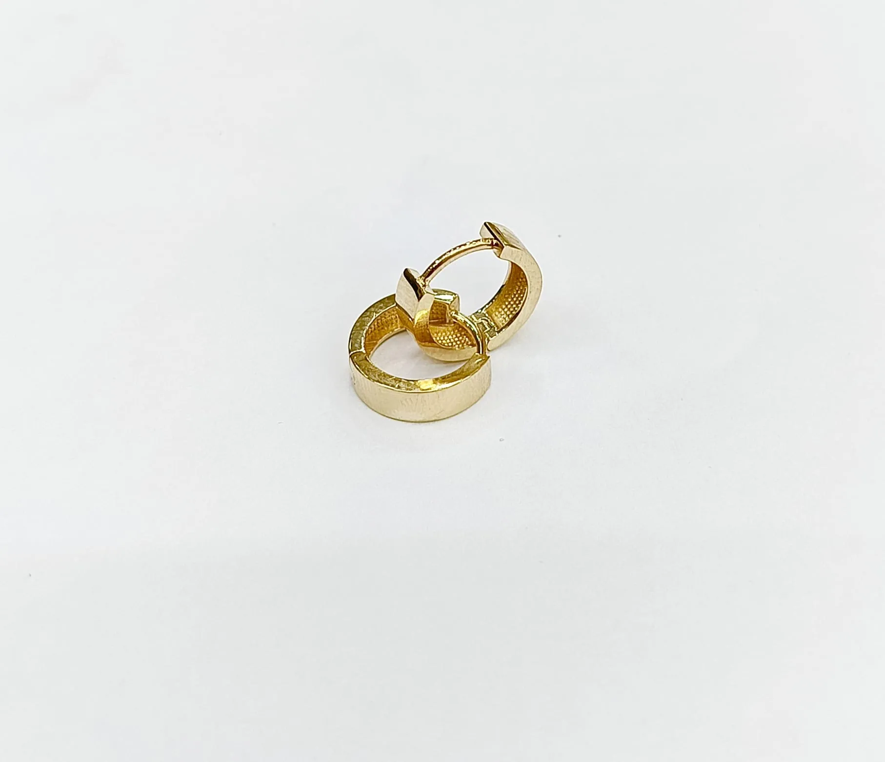 Favori Marka Halka Model Küpe