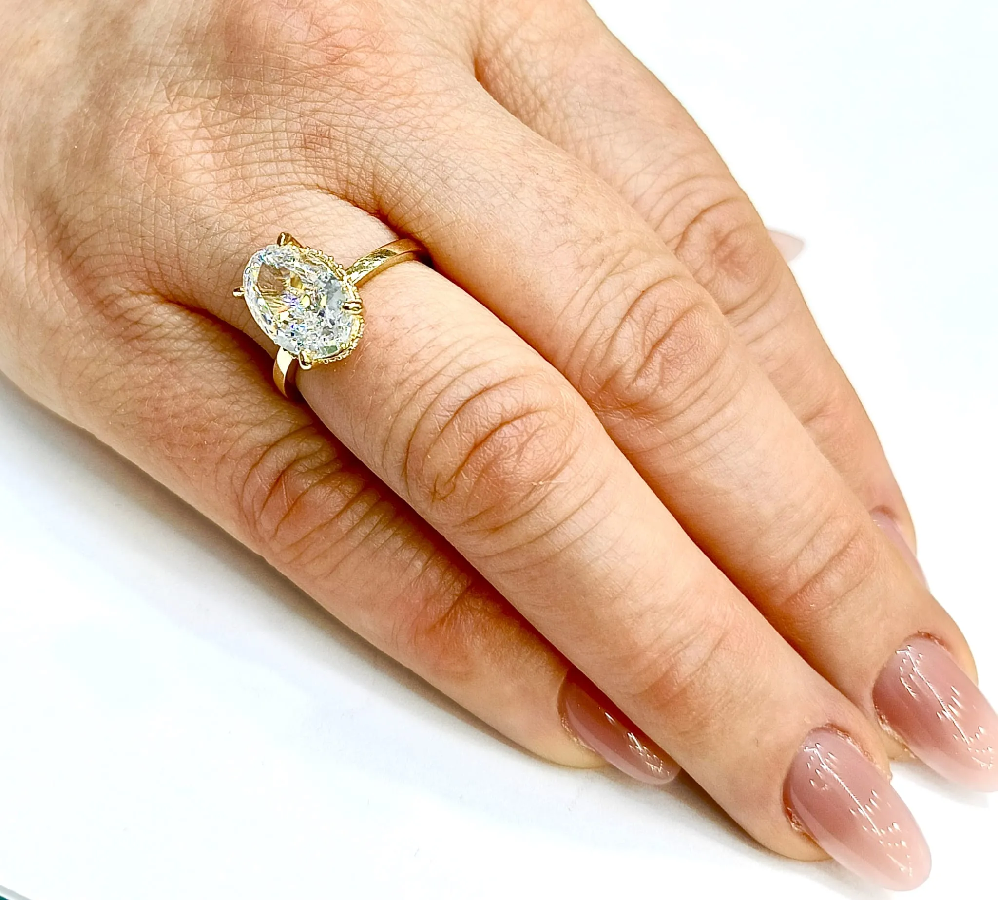 Favori Marka Oval Taşlı Yüzük