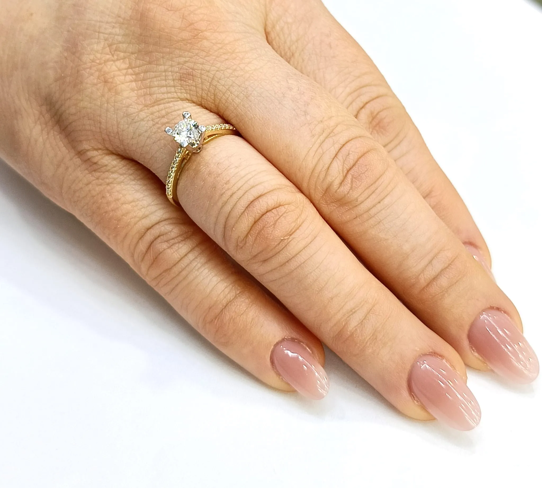 Favori Marka Tek Taş Model Yüzük