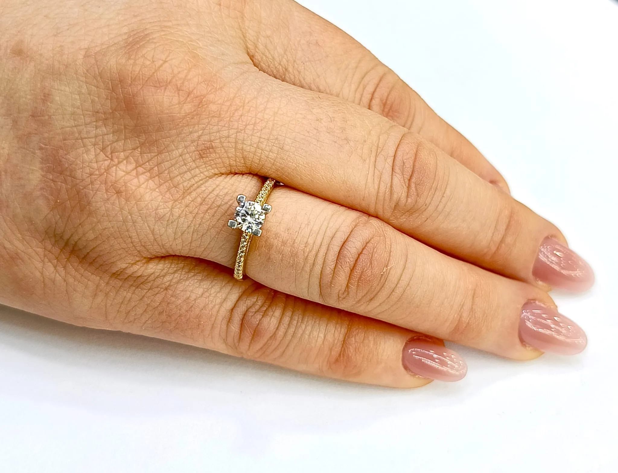 Favori Marka Tek Taş Model Yüzük