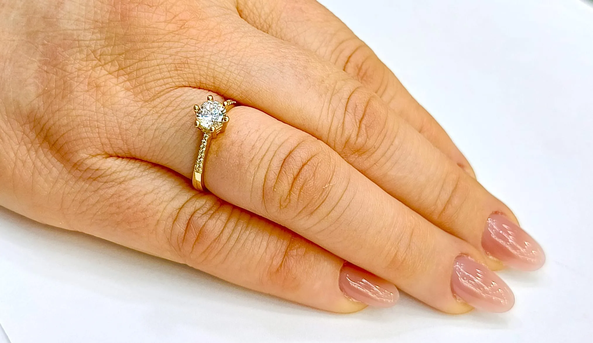 Favori Marka Tek Taş Model Yüzük