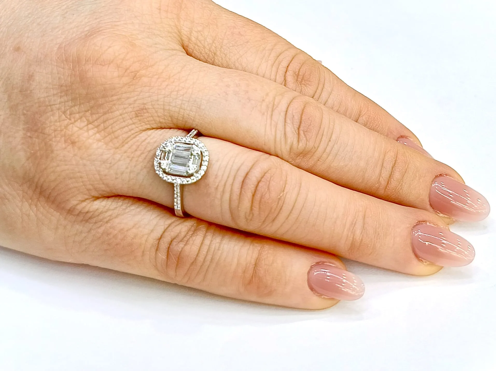 Favori Marka Oval Taşlı Baget Yüzük