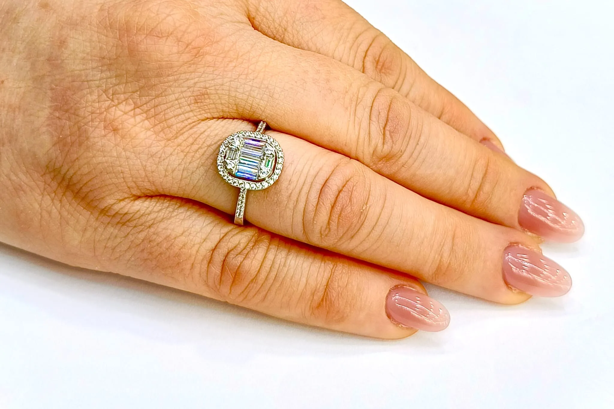 Favori Marka Oval Taşlı Baget Yüzük