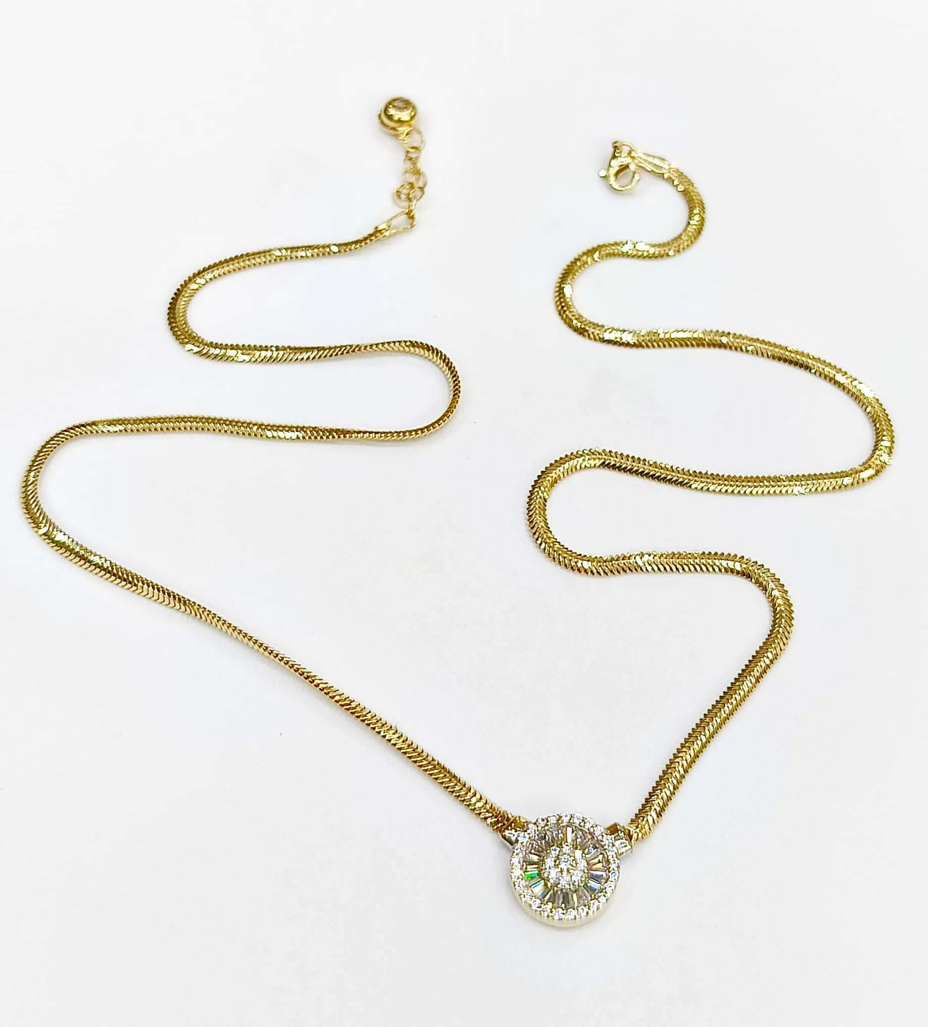 Favori Marka Balık Sırtı Model Baget Taşlı Zincir