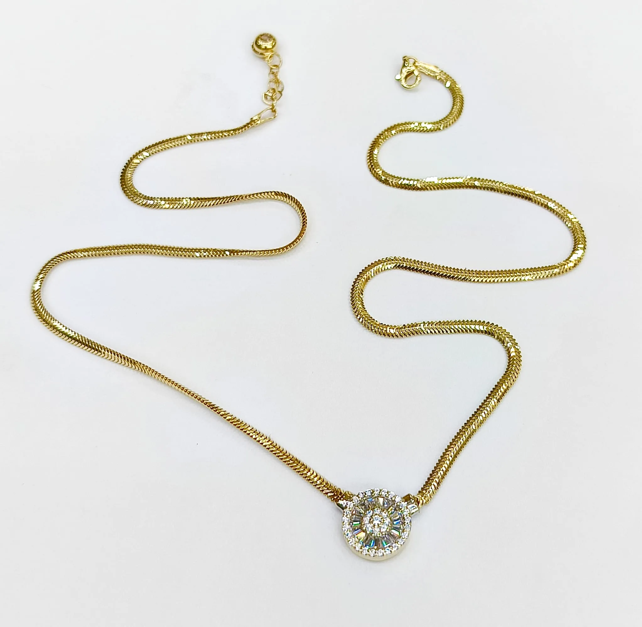 Favori Marka Balık Sırtı Model Baget Taşlı Zincir