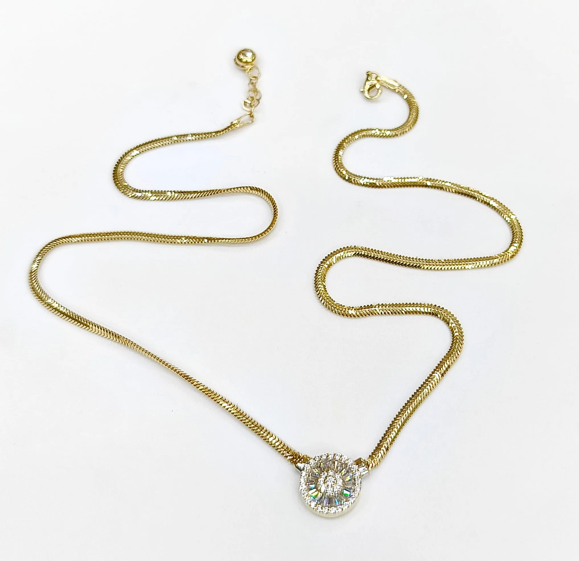 Favori Marka Balık Sırtı Model Baget Taşlı Zincir