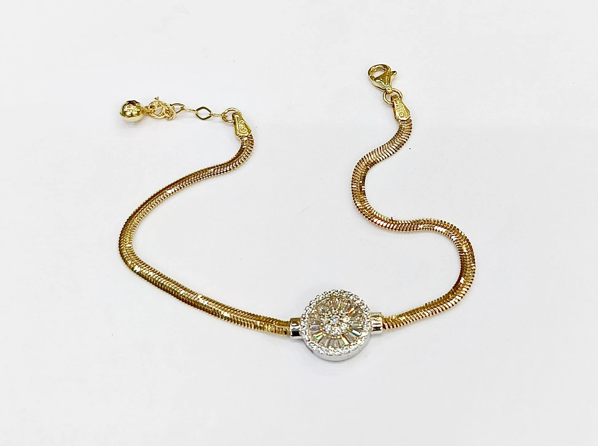 Favori Marka Balık Sırtı Model Baget Taşlı Bileklik