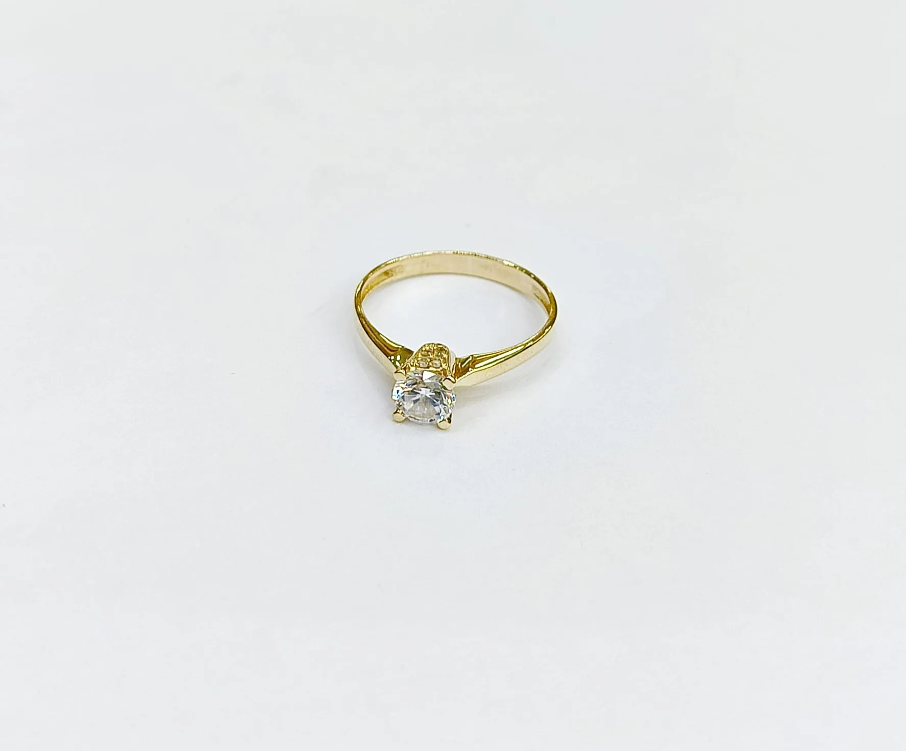 Favori Marka Tek Taş Model Yüzük