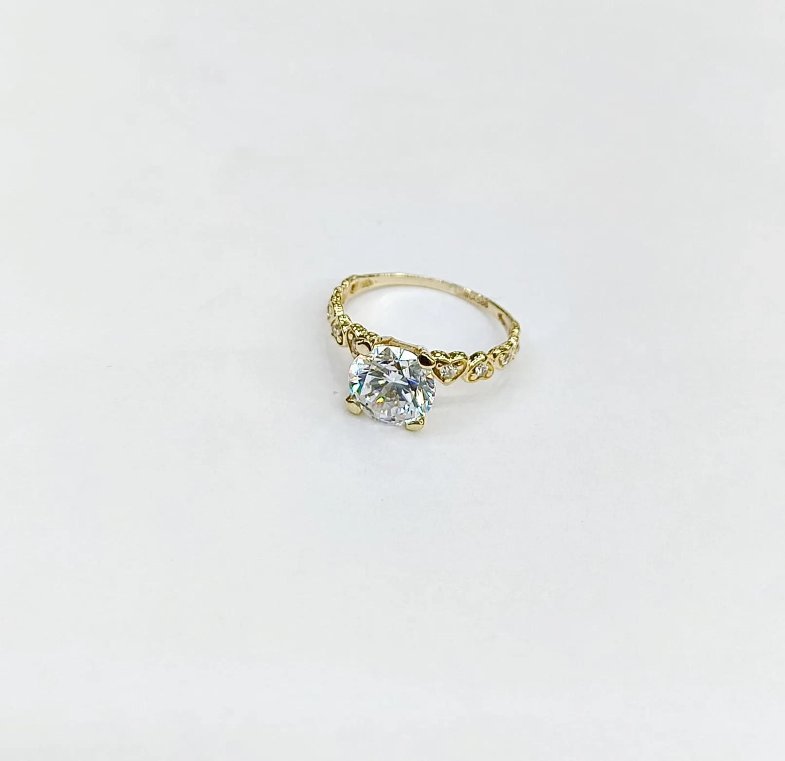 Favori Marka Tek Taş Model Yüzük