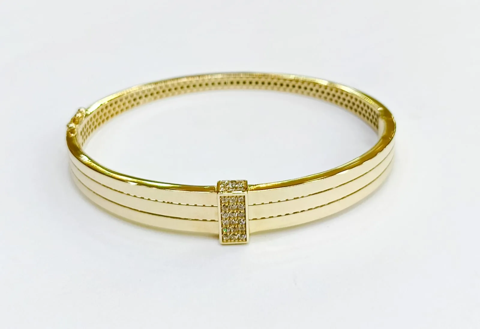 Favori Marka İtalyan Model Taşlı Kelepçe